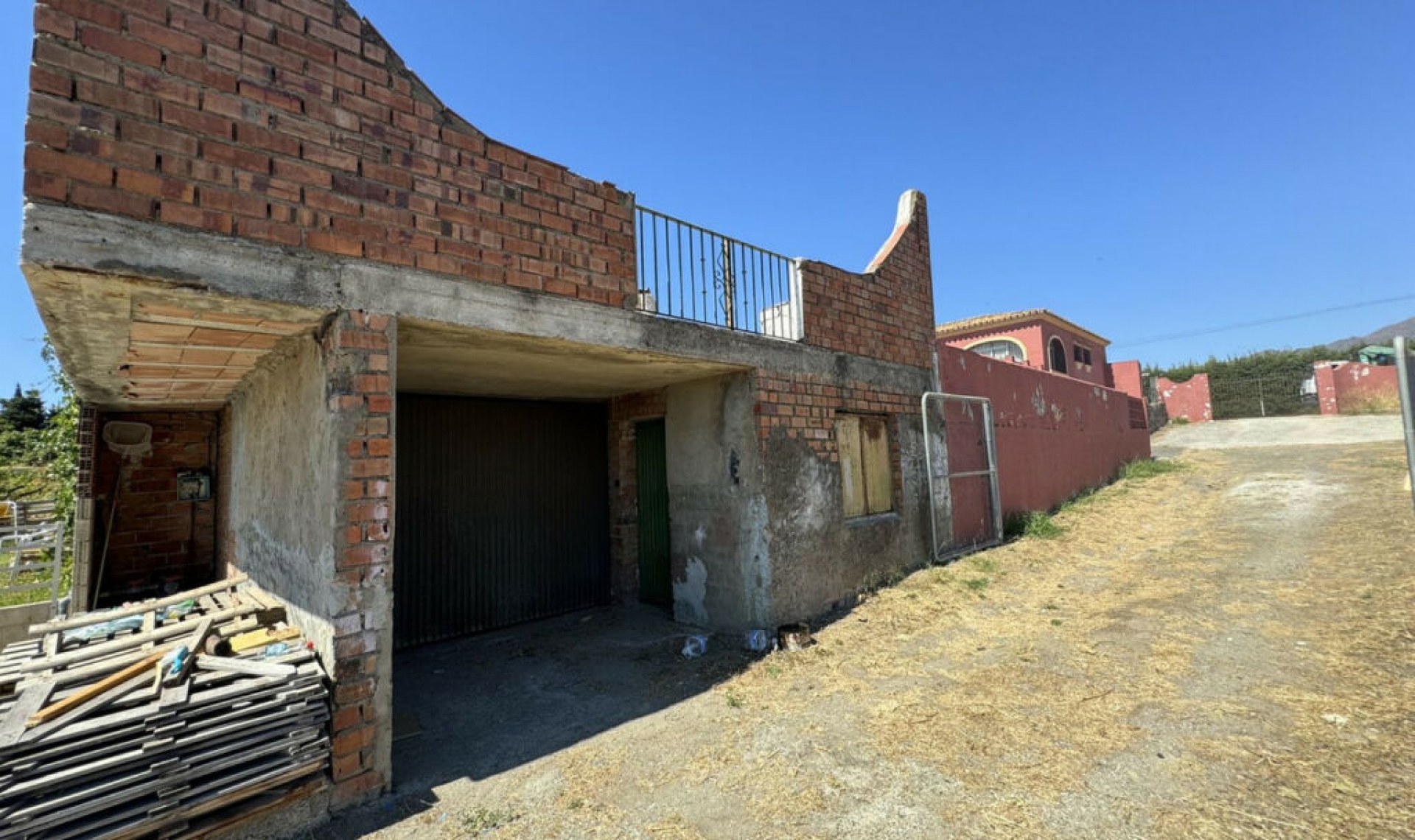 Resale - House -
Estepona