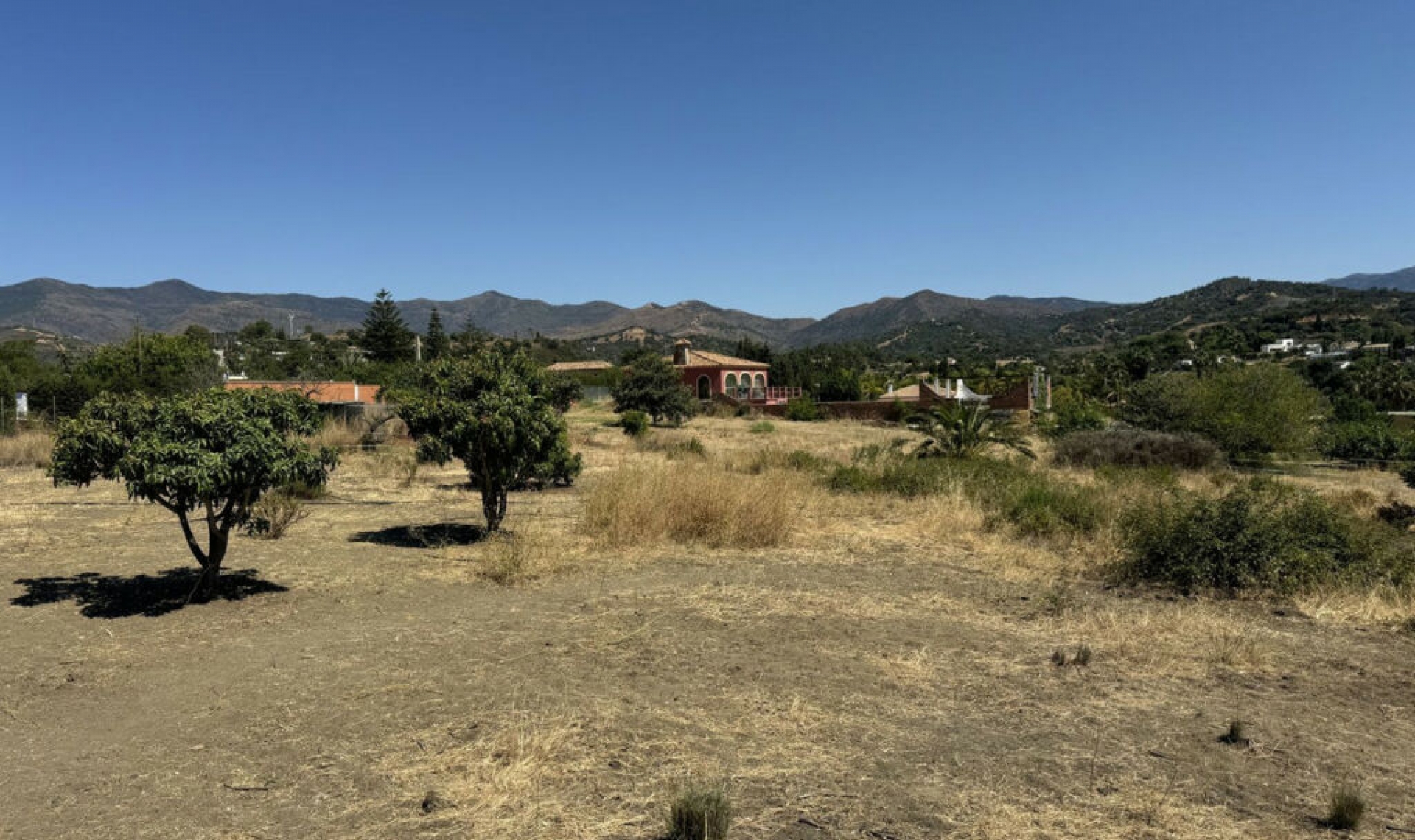 Resale - House -
Estepona