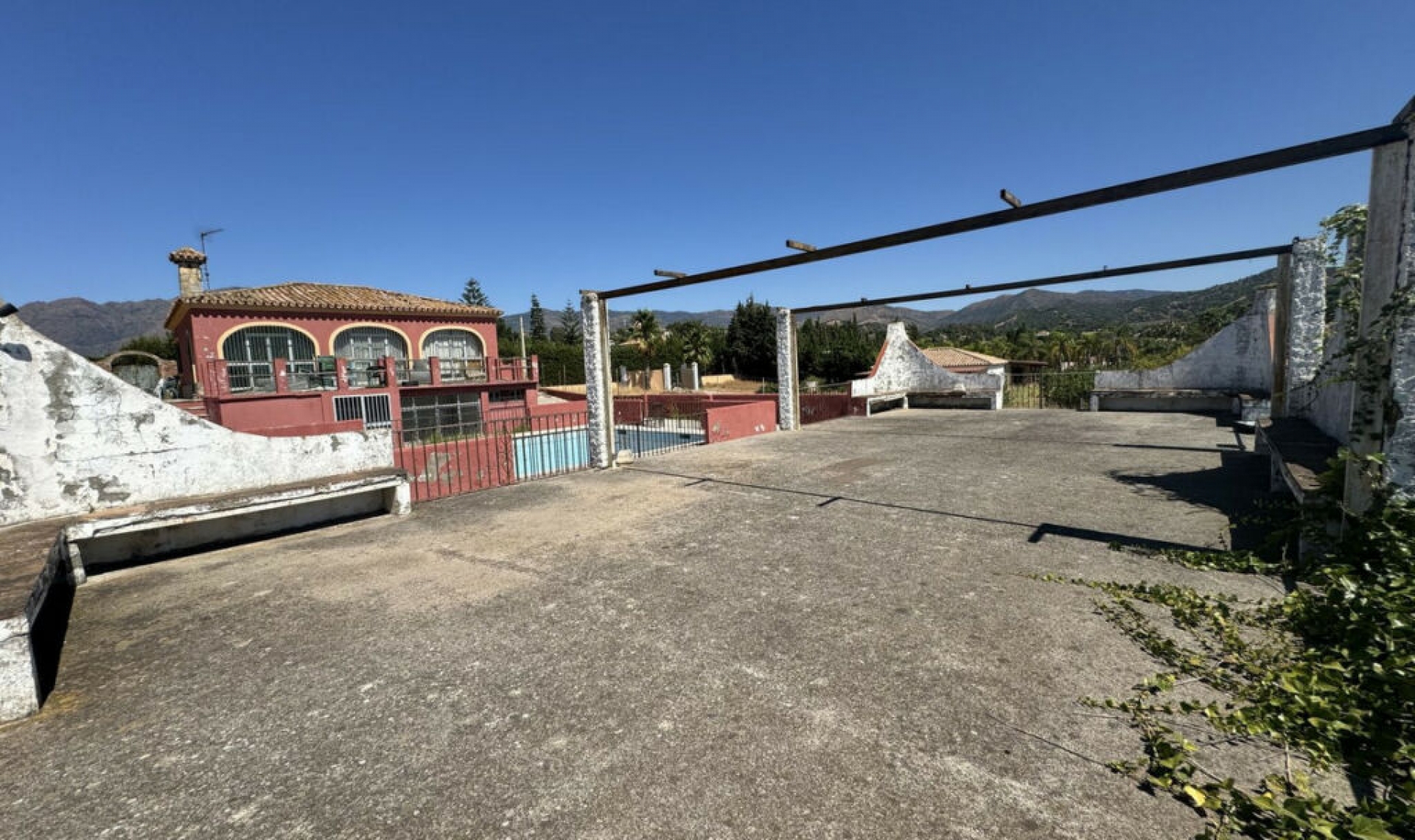 Resale - House -
Estepona