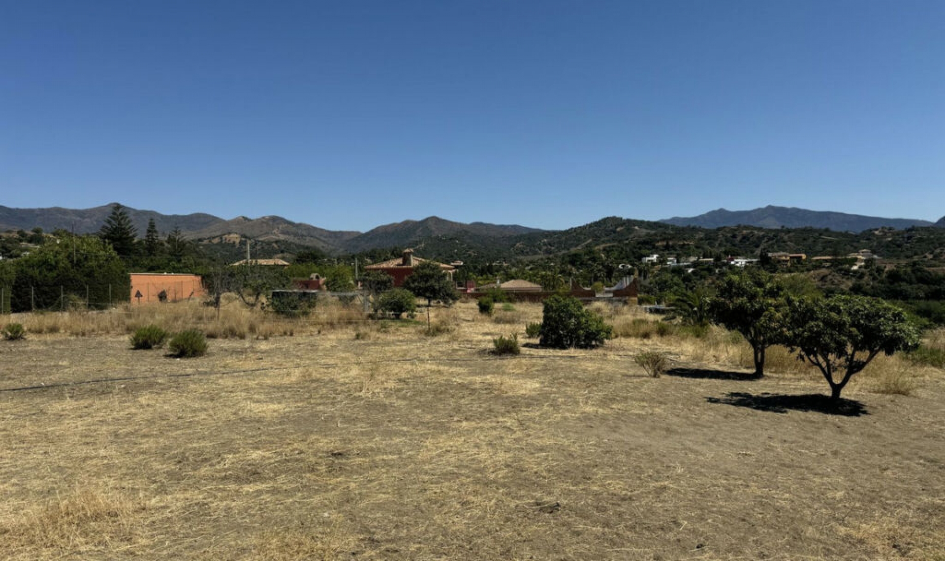 Resale - House -
Estepona