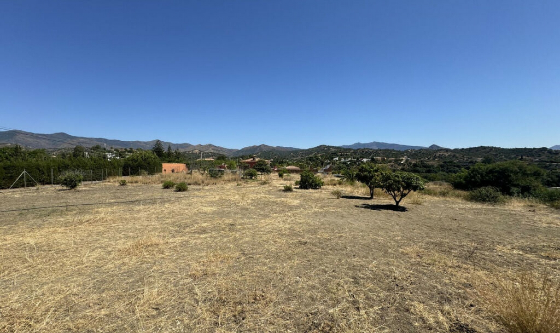 Resale - House -
Estepona