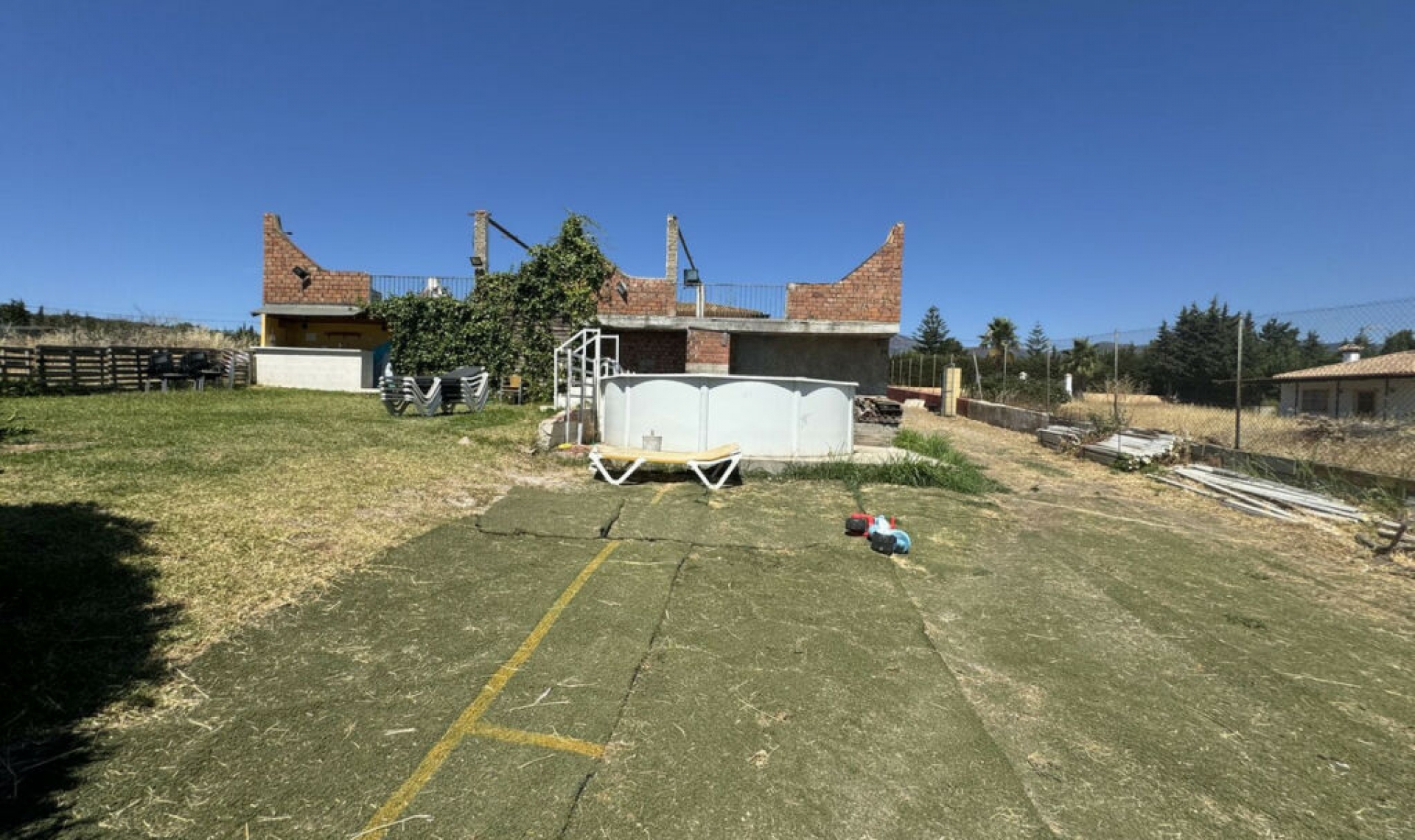 Resale - House -
Estepona