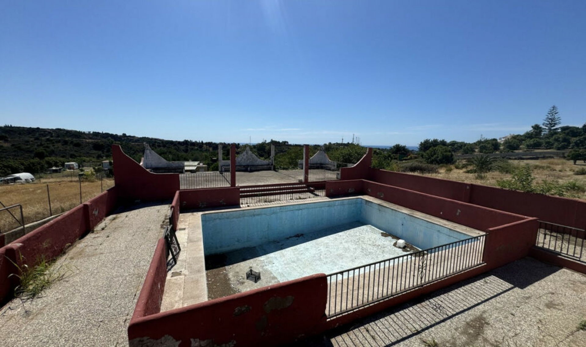 Resale - House -
Estepona