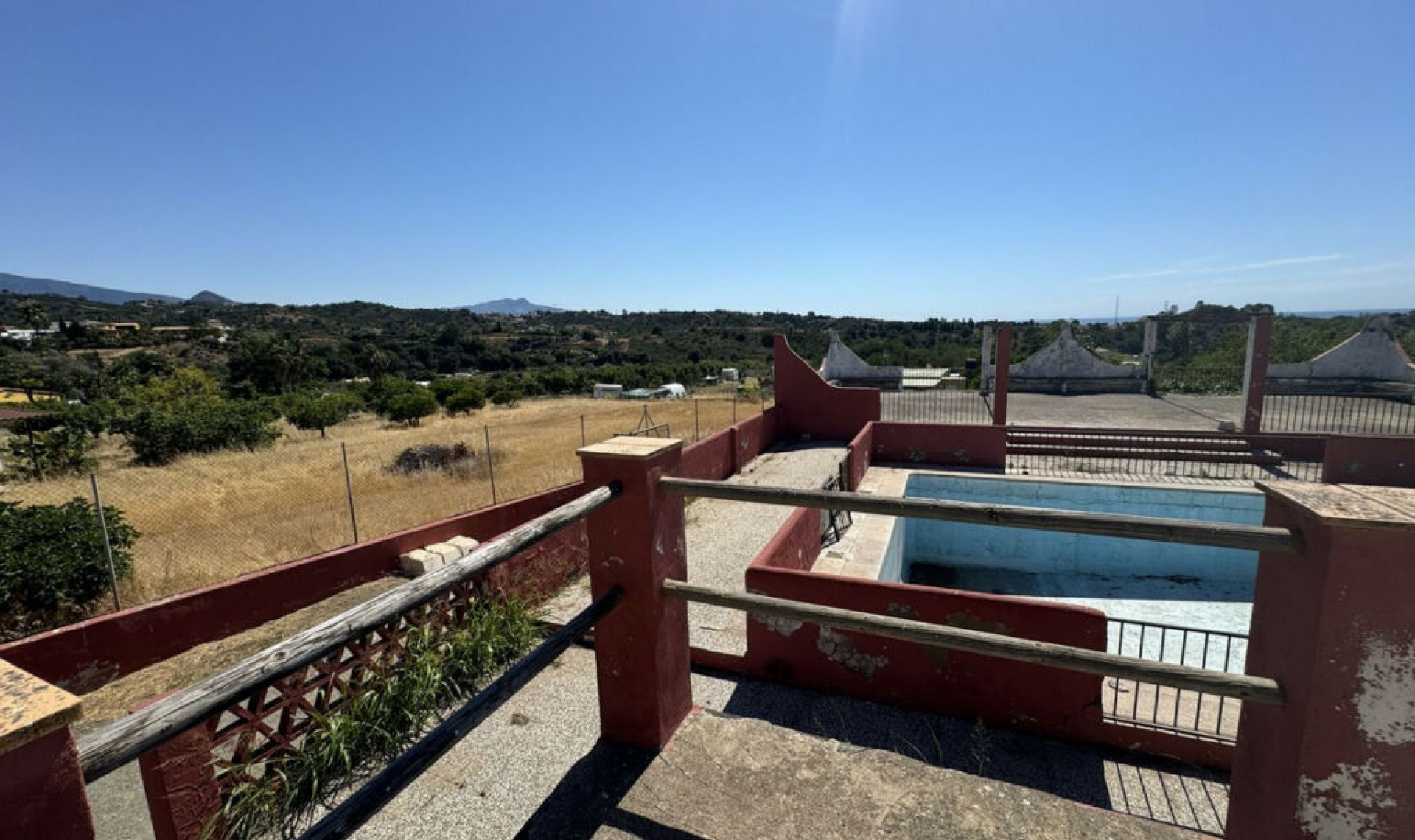 Resale - House -
Estepona