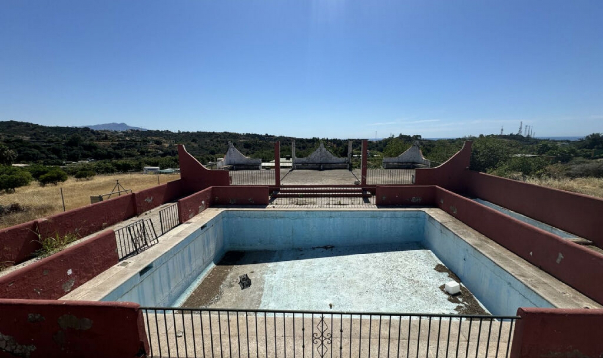 Resale - House -
Estepona