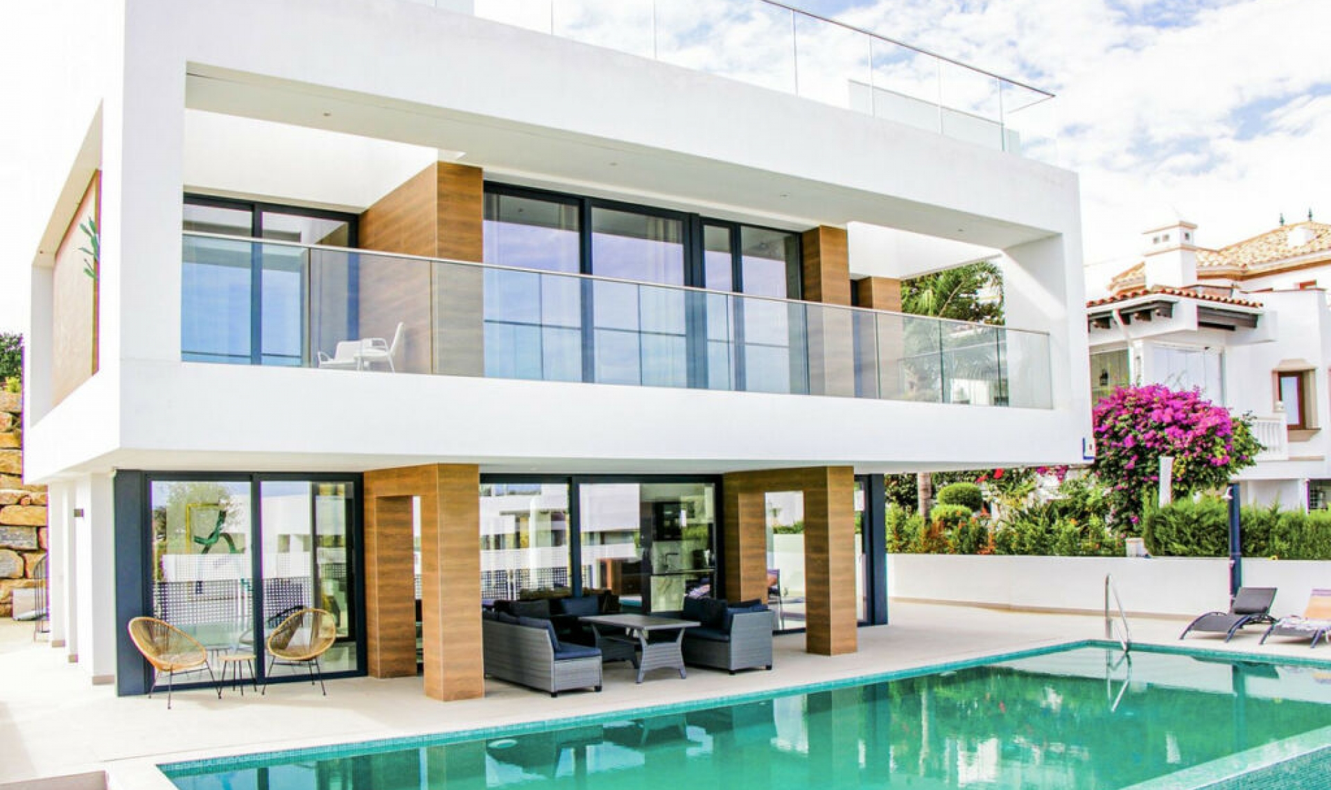 Resale - House -
Estepona