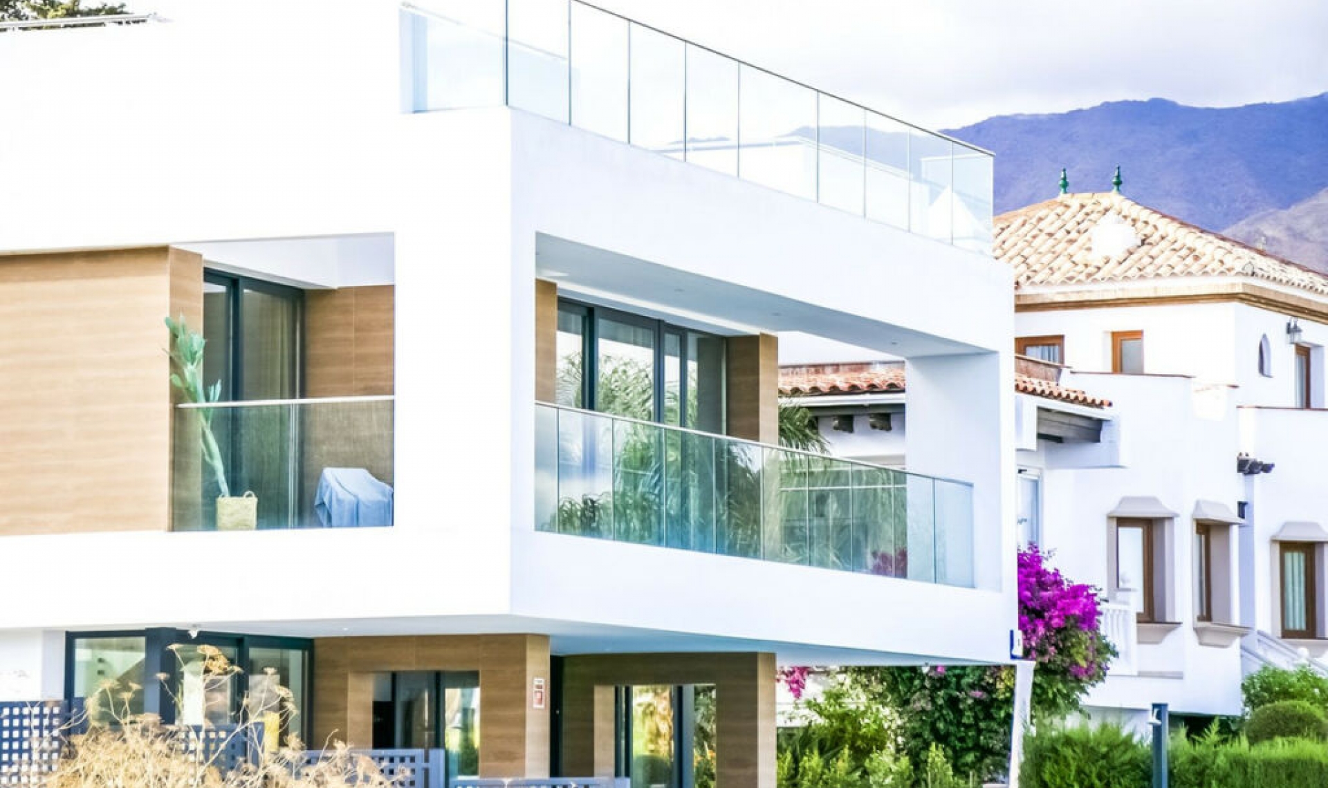 Resale - House -
Estepona
