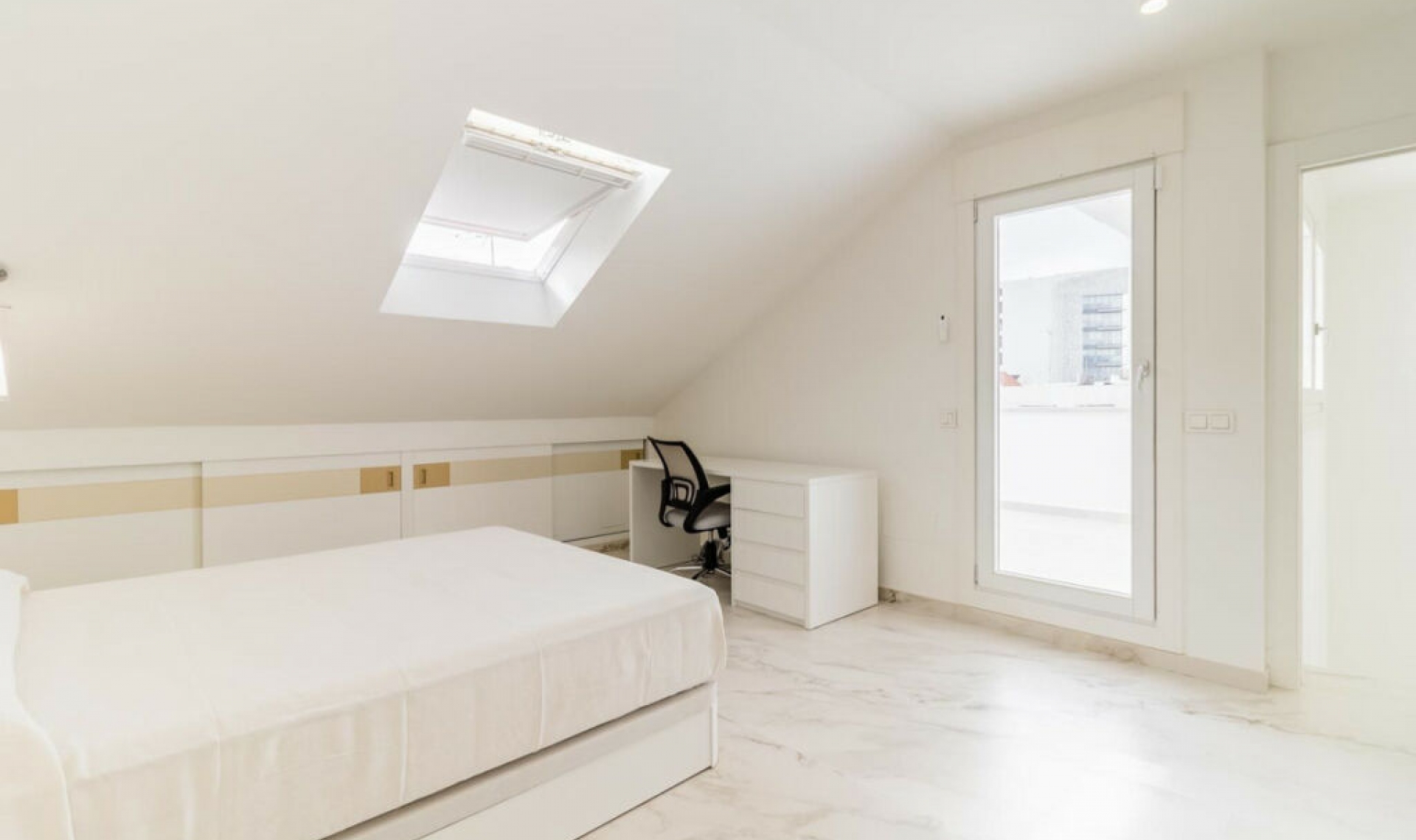 Resale - House -
Estepona