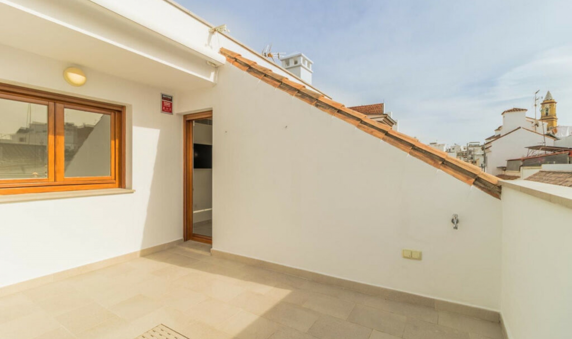 Resale - House -
Estepona