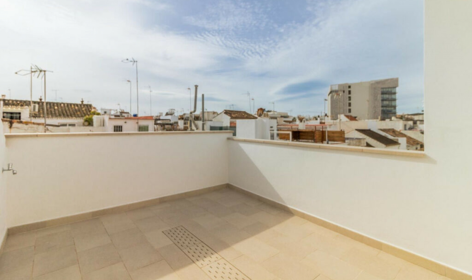 Resale - House -
Estepona