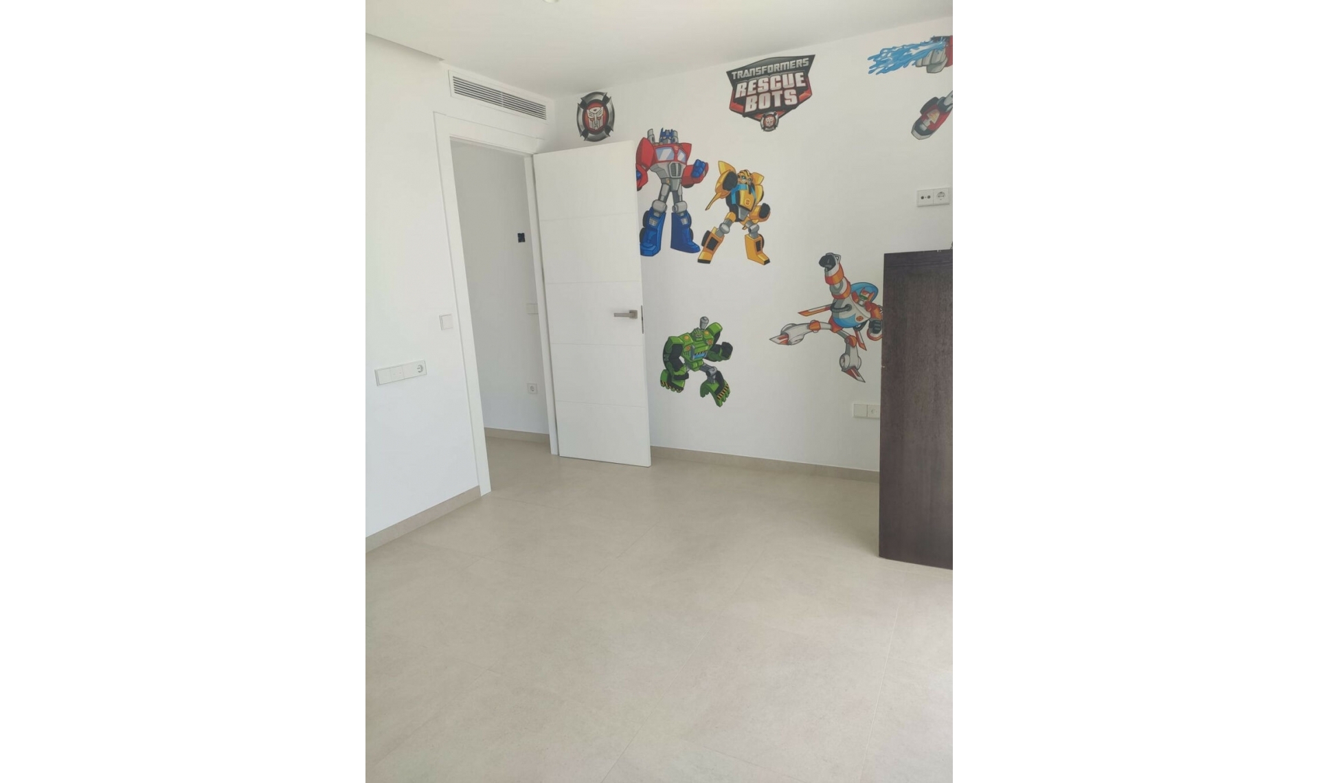 Resale - House -
Estepona