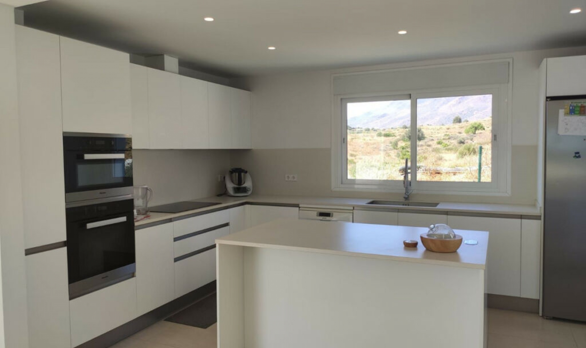 Resale - House -
Estepona