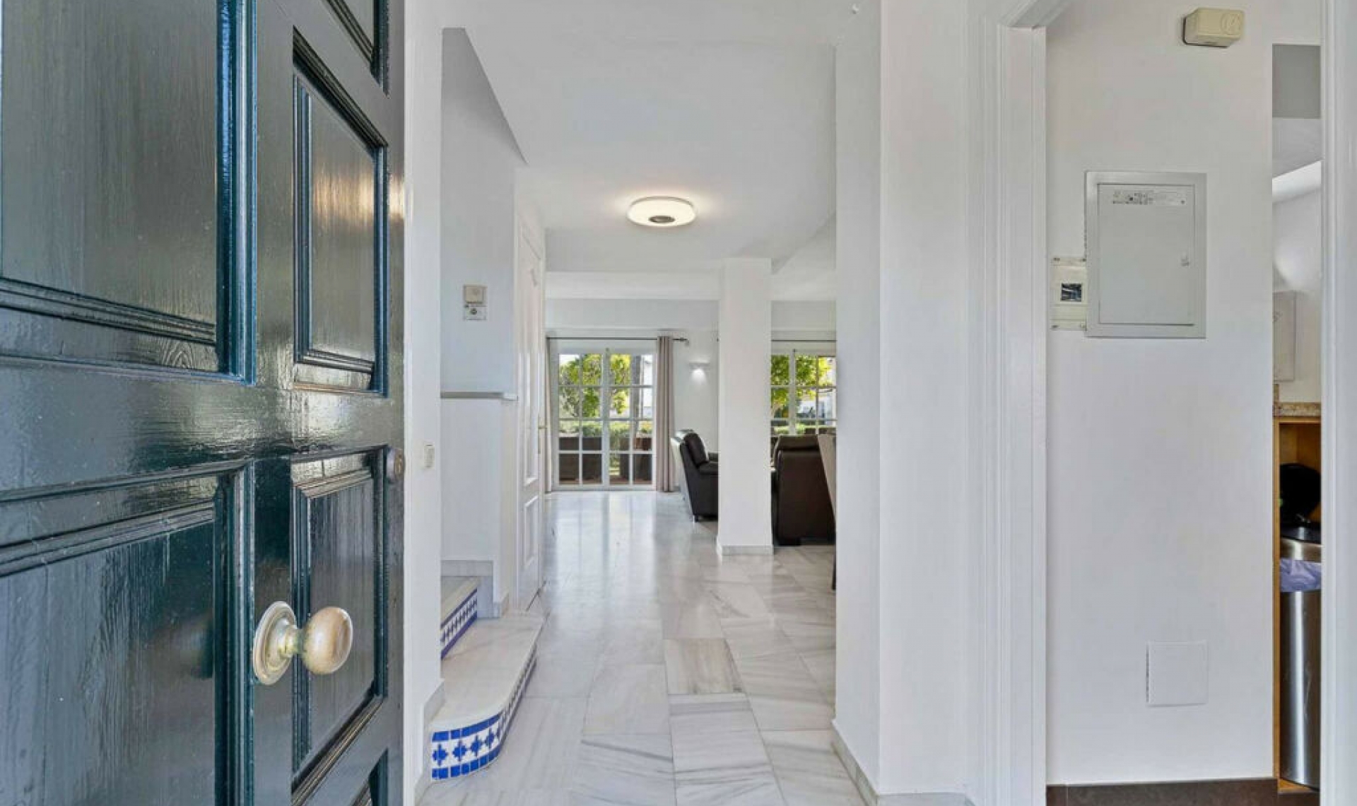 Resale - House -
Estepona