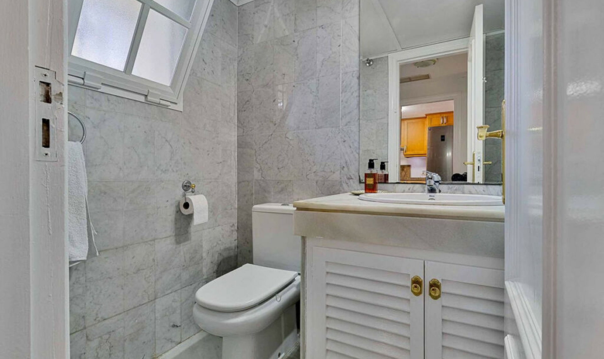 Resale - House -
Estepona
