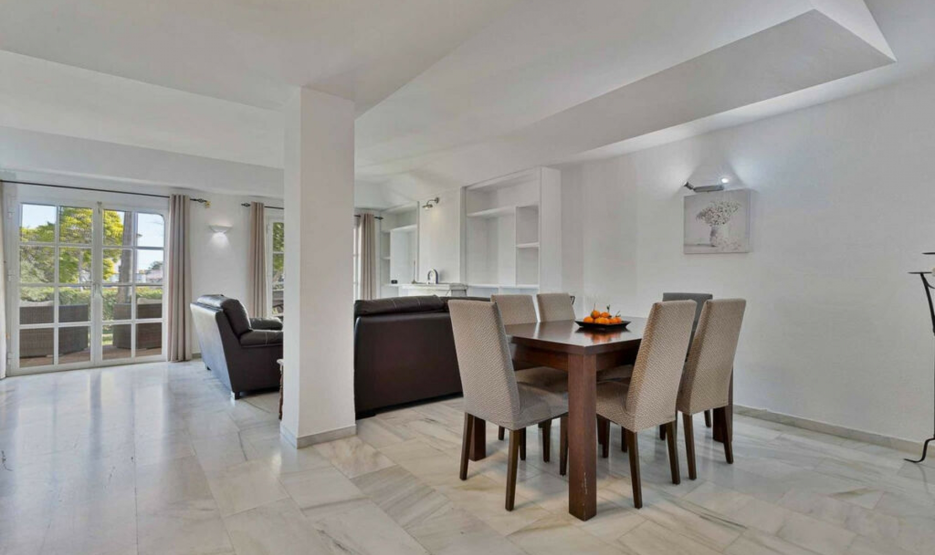 Resale - House -
Estepona