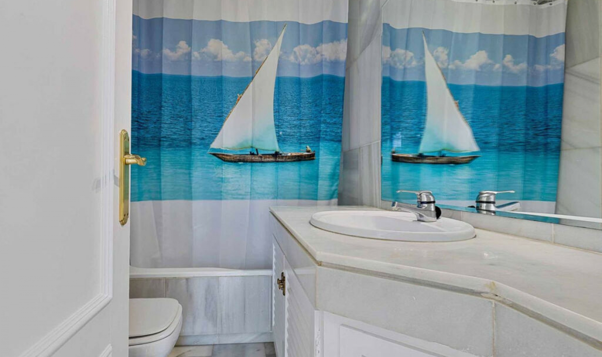 Resale - House -
Estepona