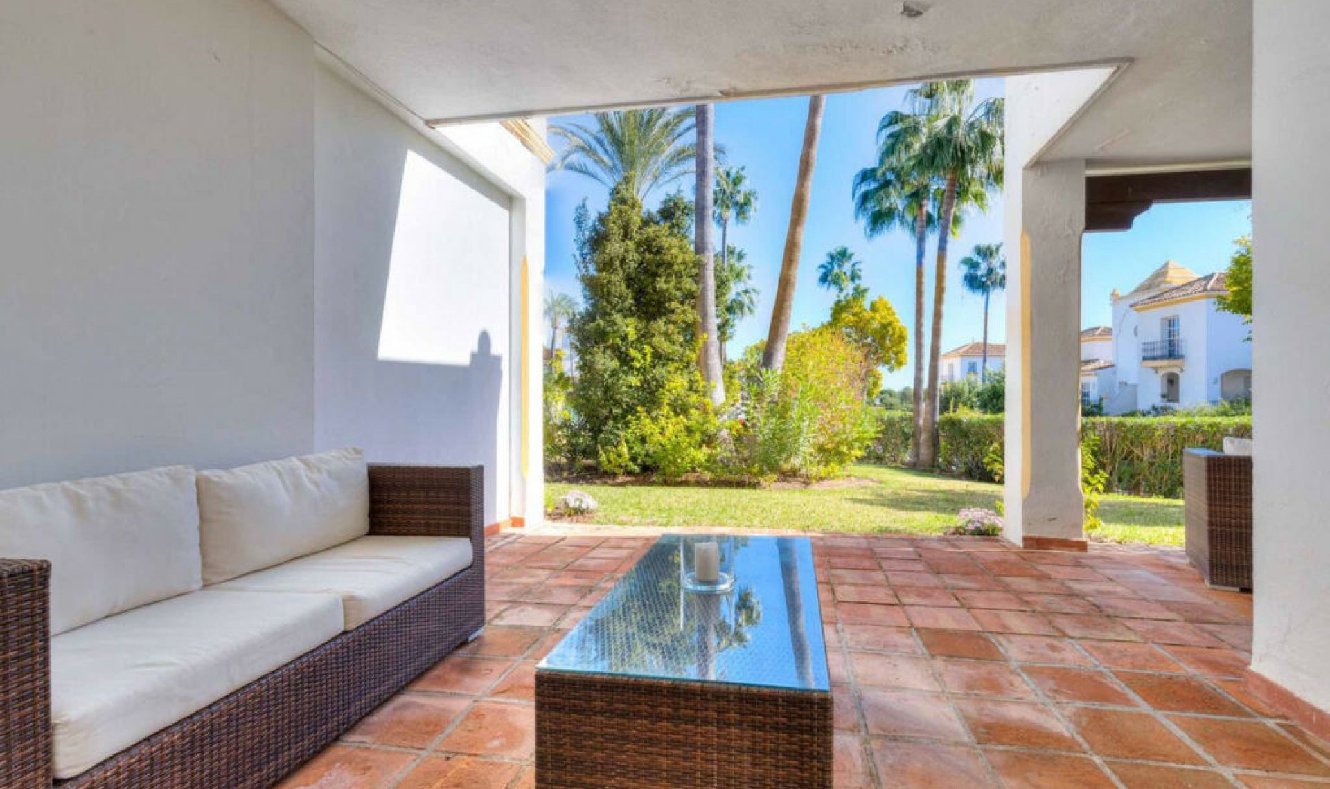 Resale - House -
Estepona