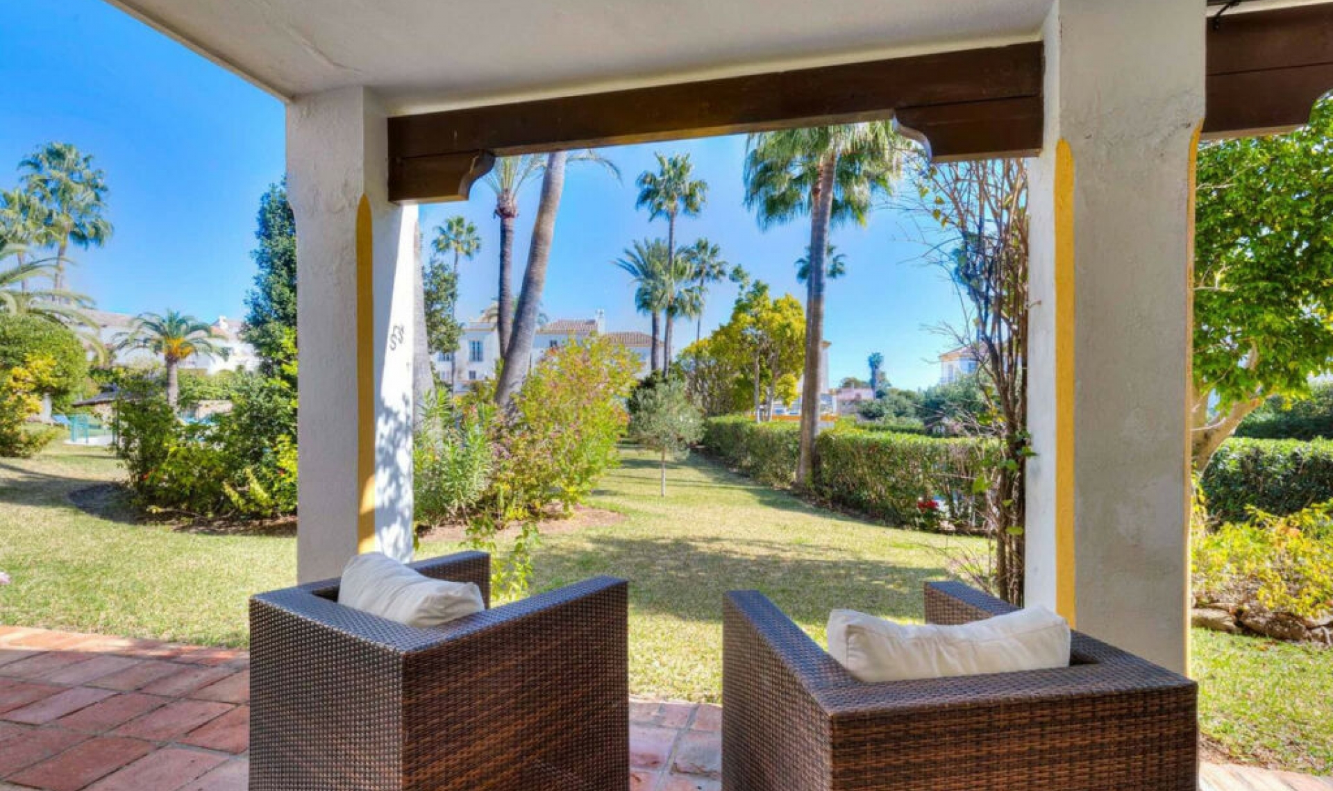 Resale - House -
Estepona