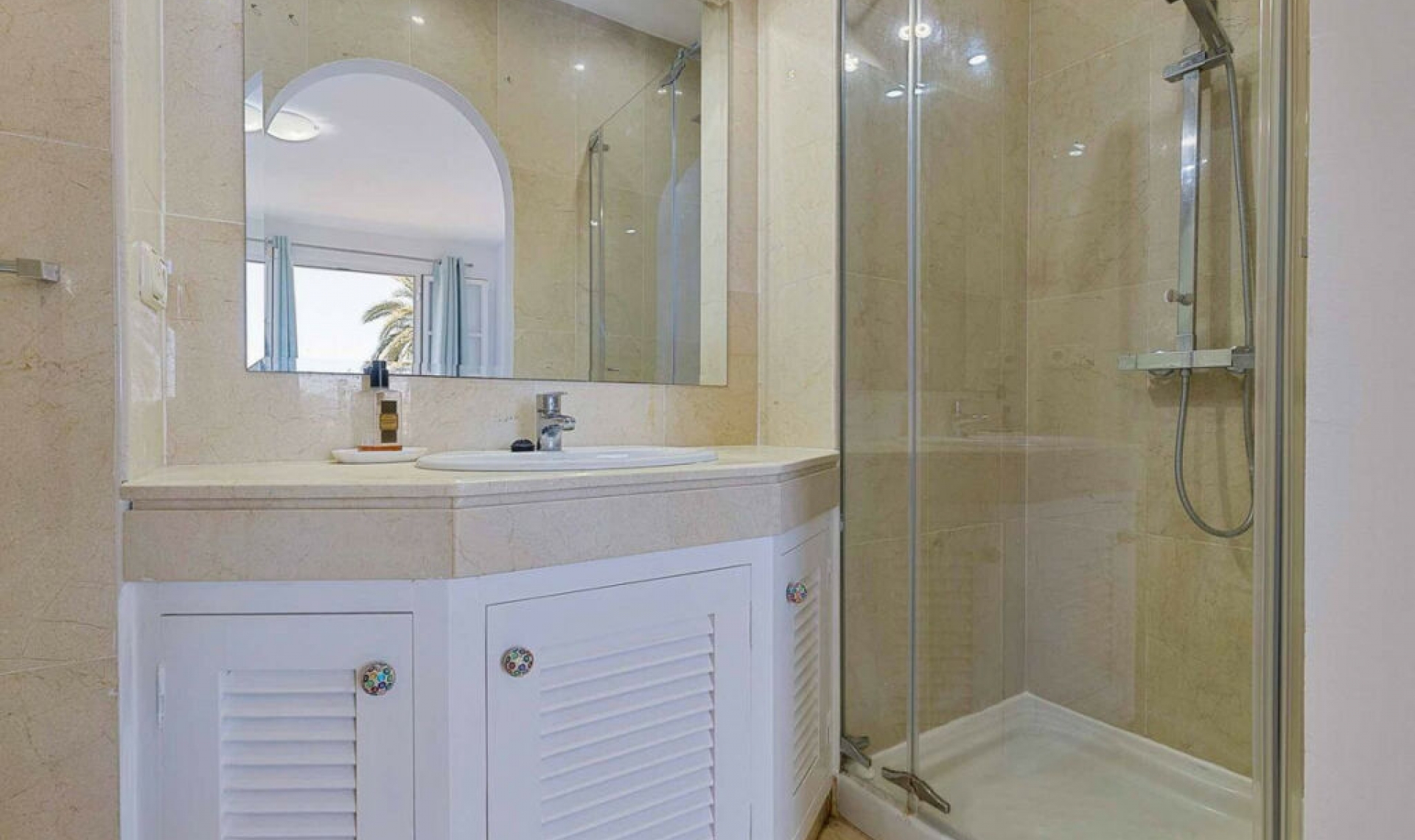 Resale - House -
Estepona