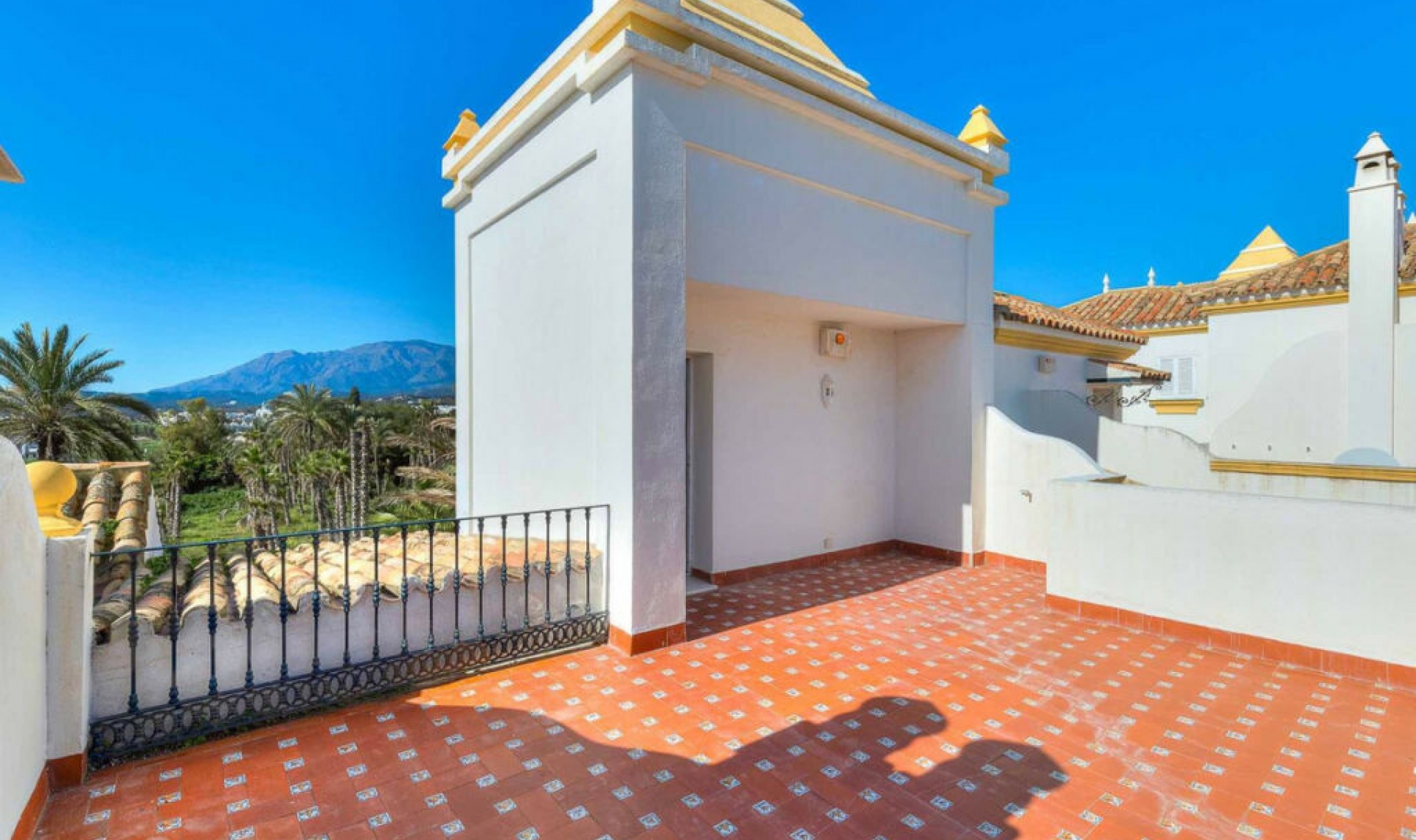 Resale - House -
Estepona