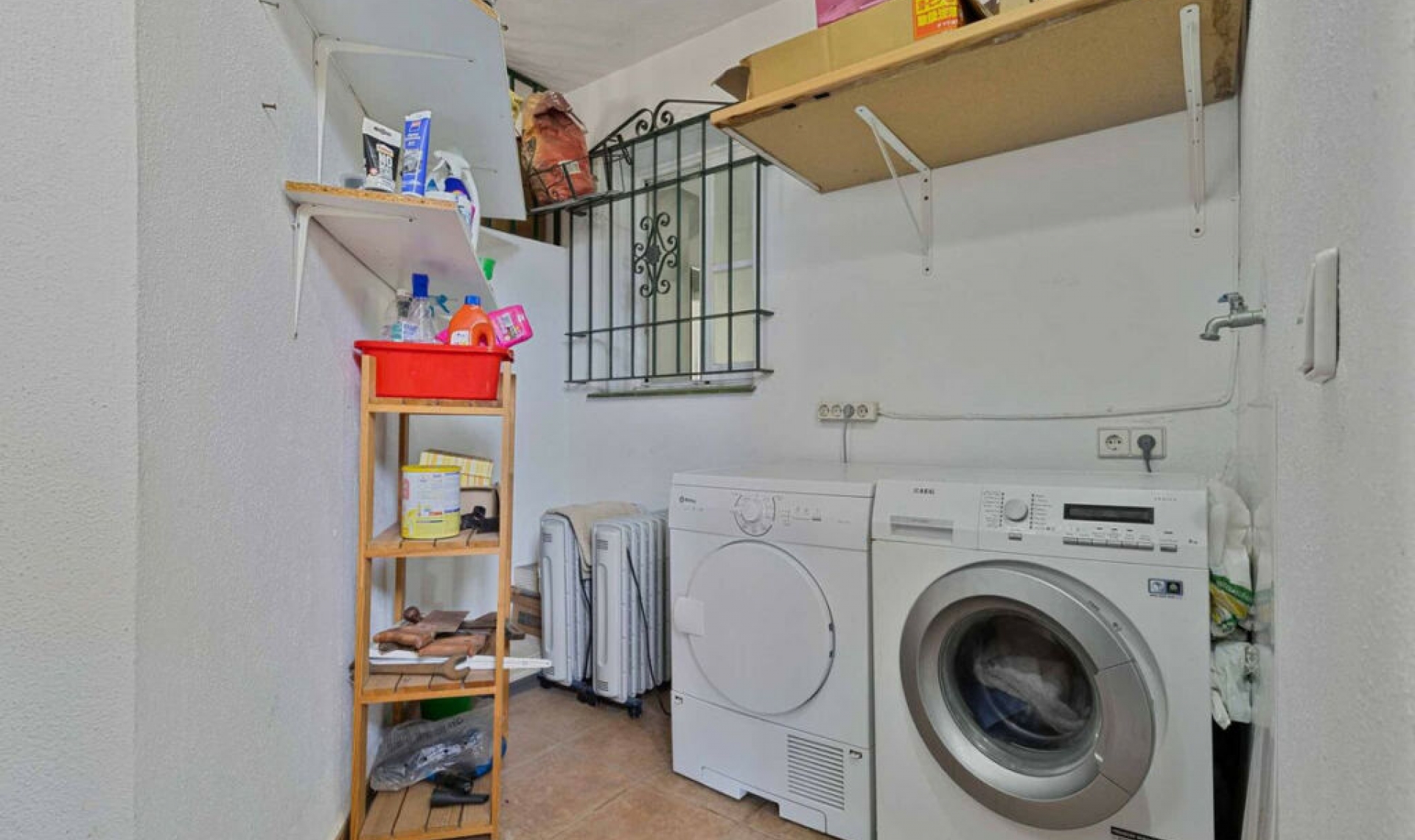 Resale - House -
Estepona