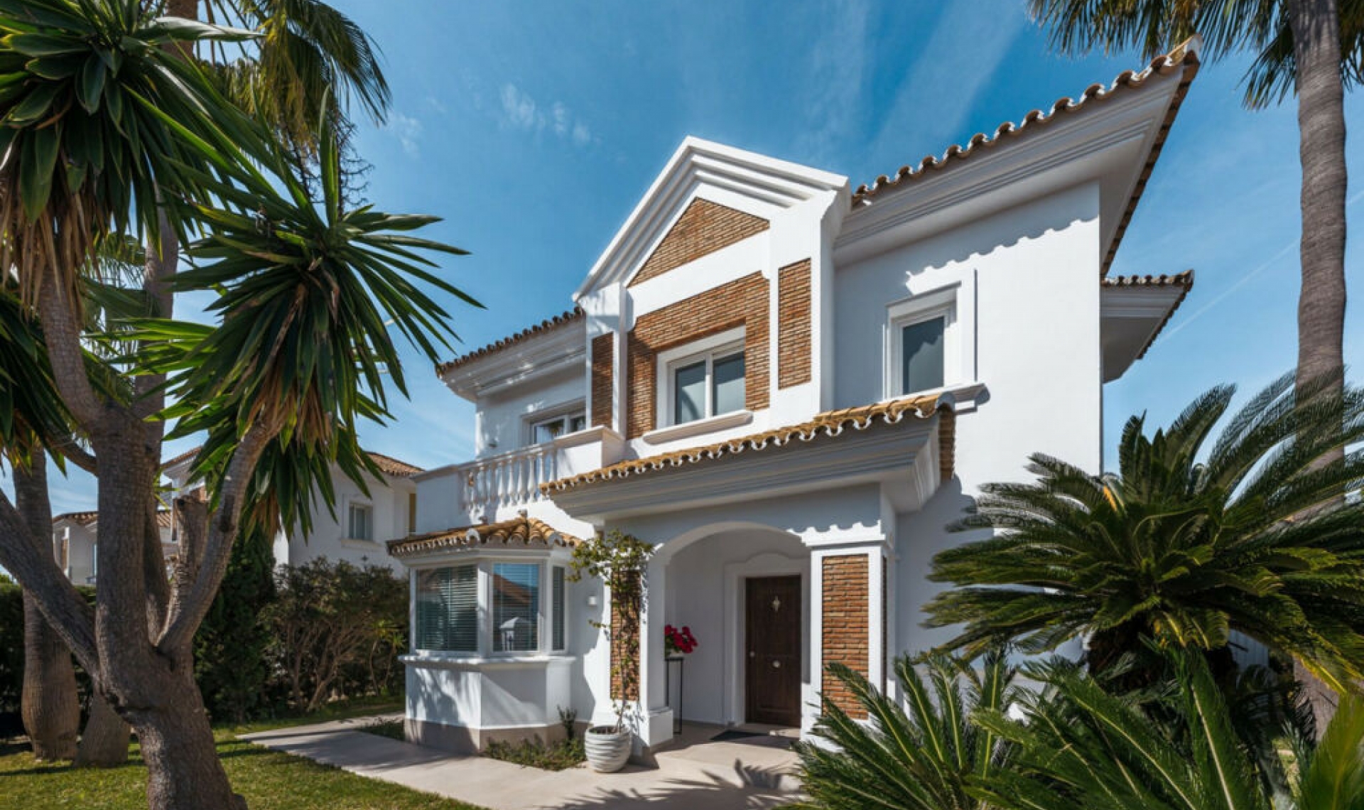 Resale - House -
Estepona