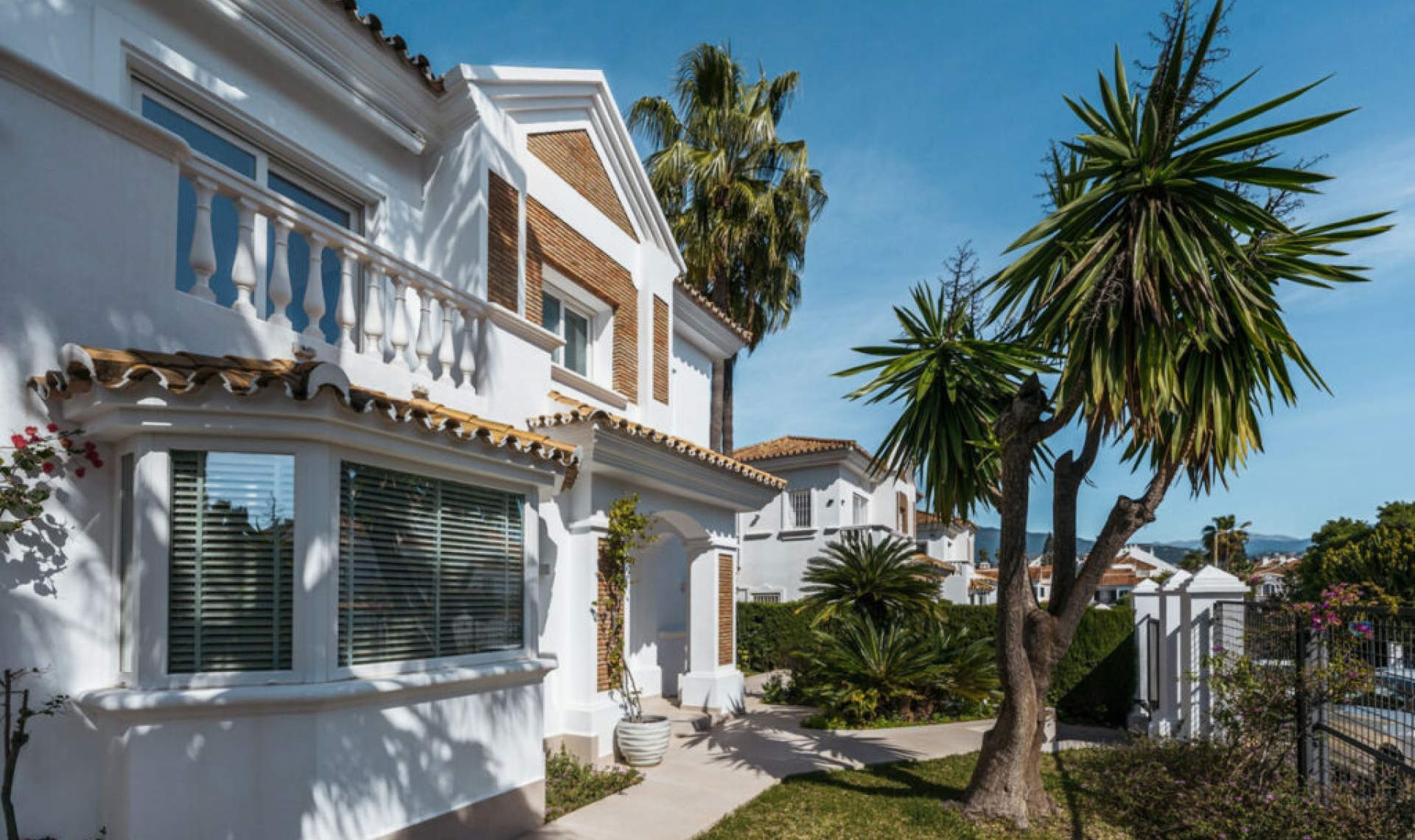 Resale - House -
Estepona
