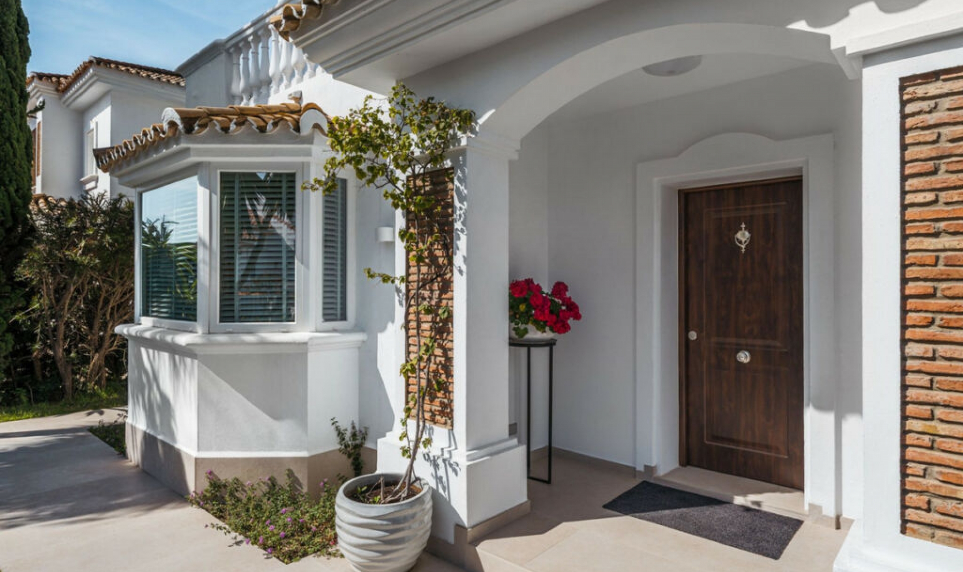 Resale - House -
Estepona