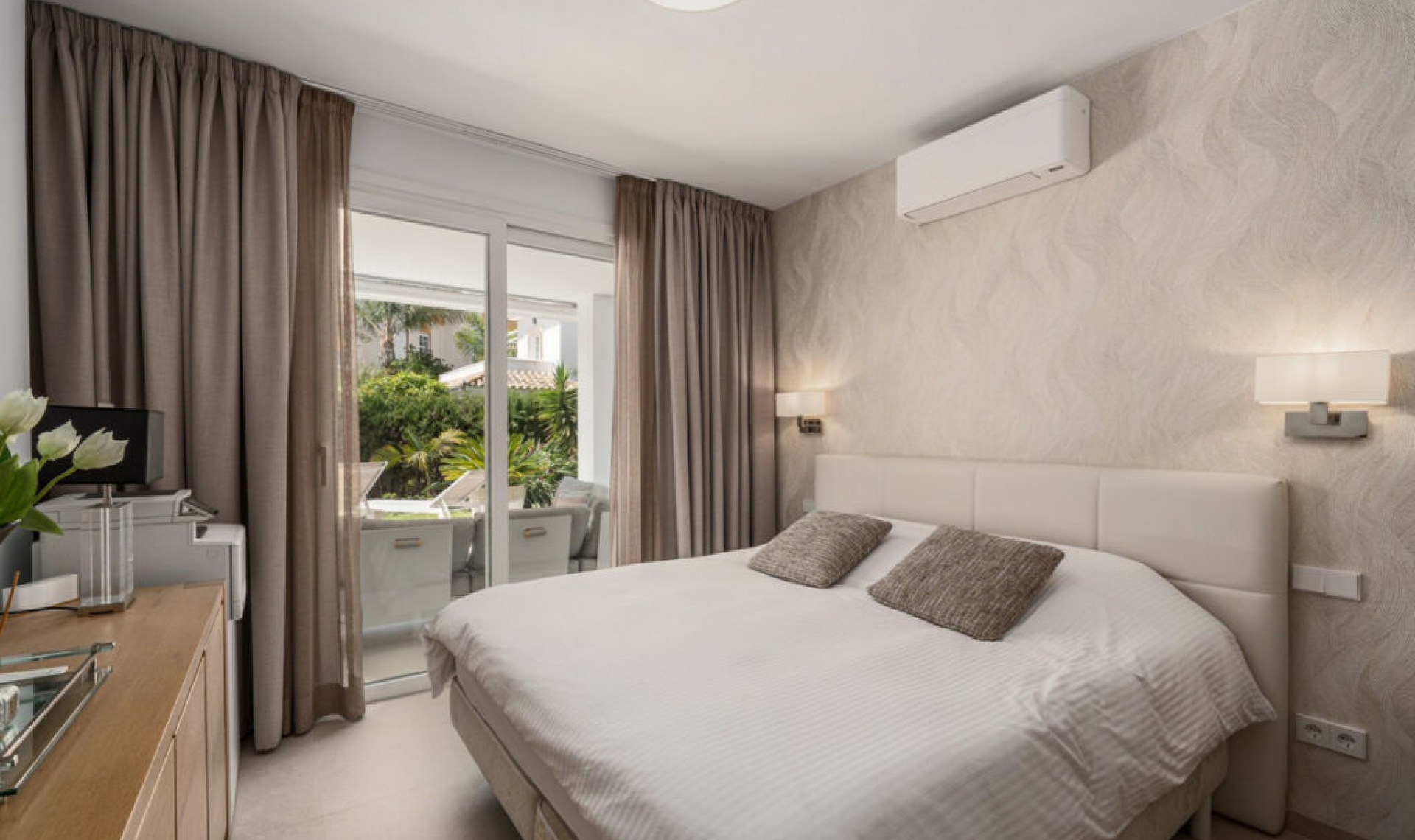 Resale - House -
Estepona