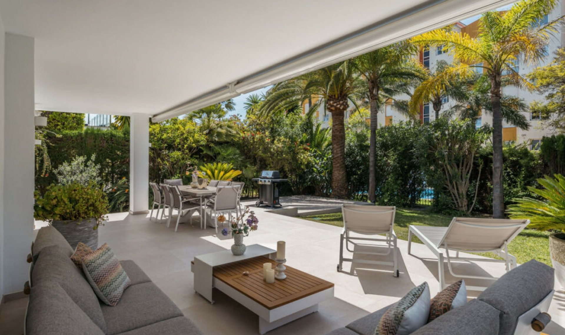 Resale - House -
Estepona