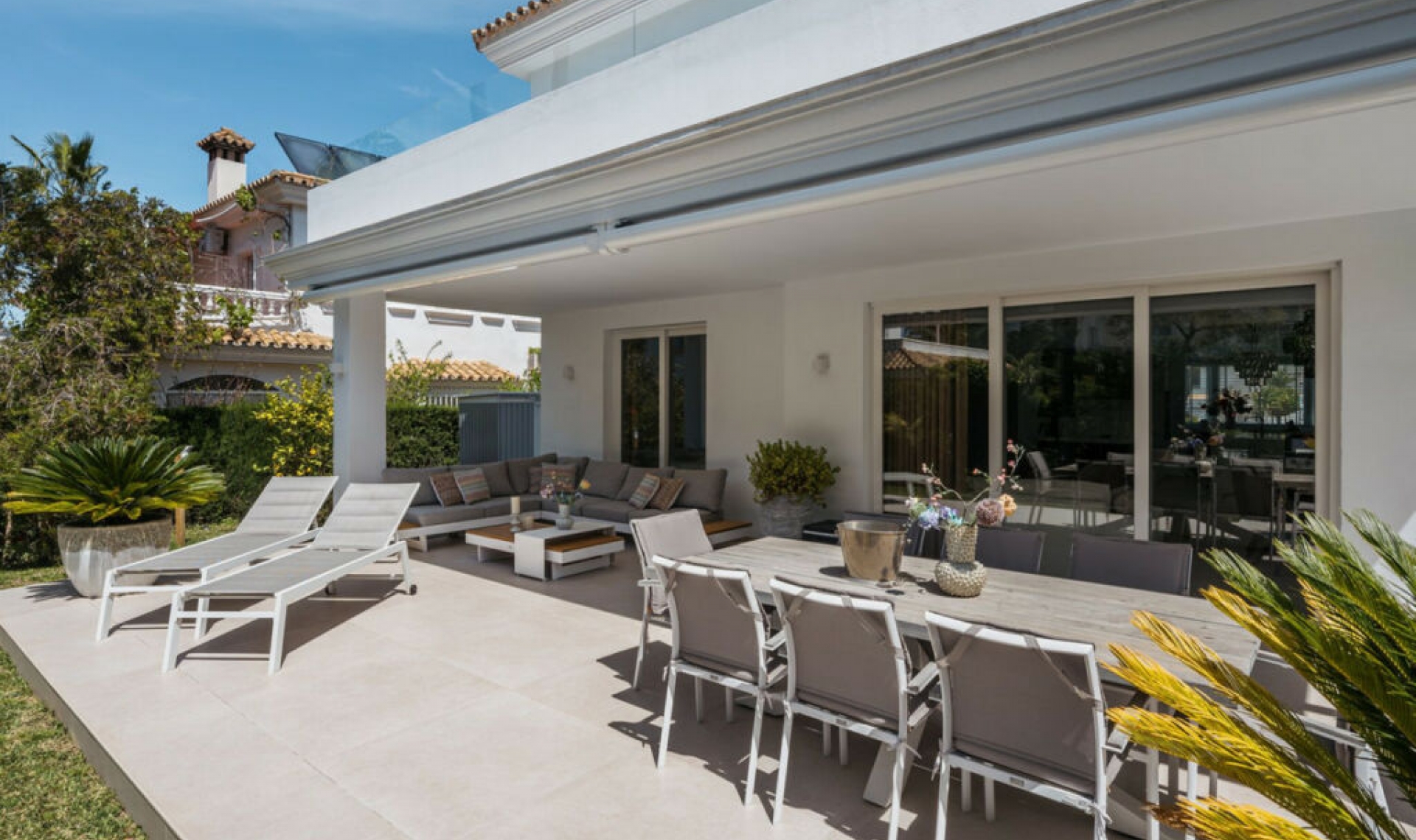 Resale - House -
Estepona