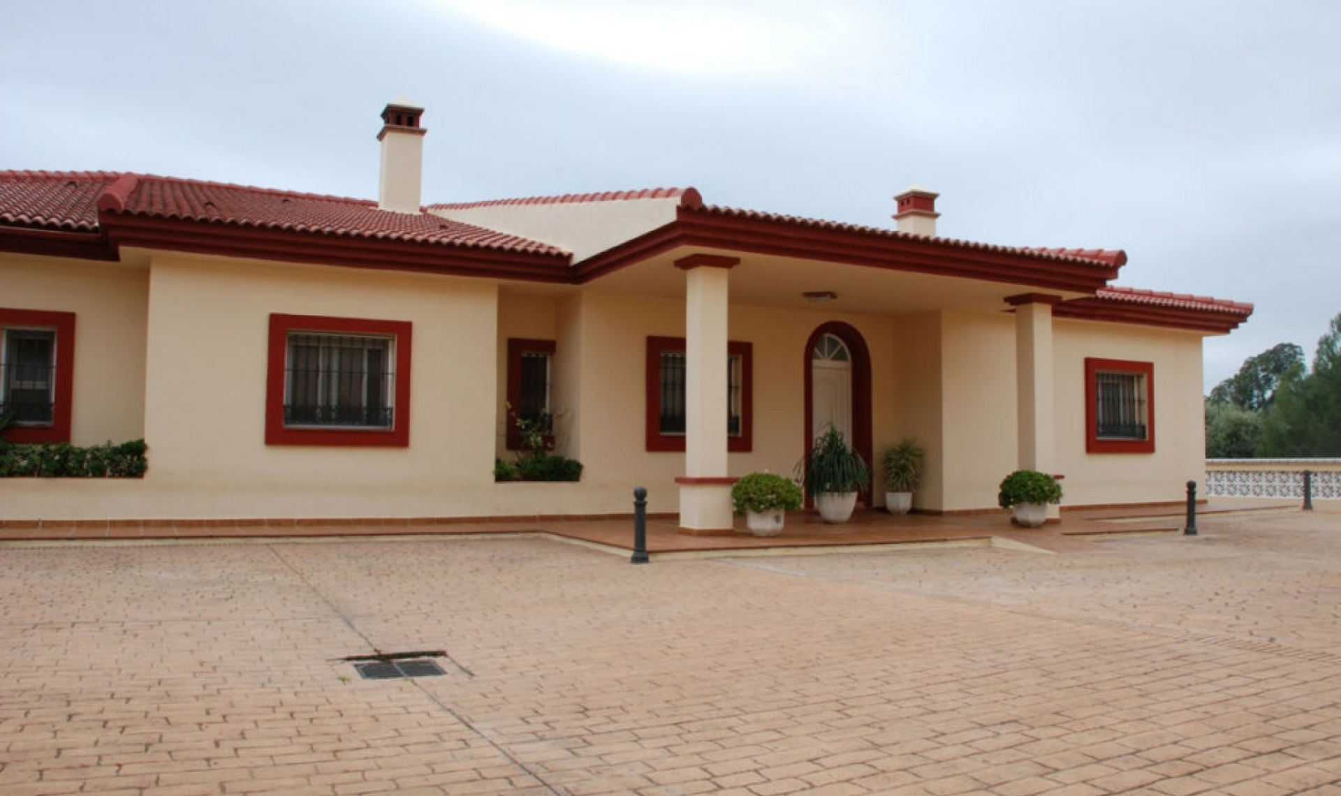 Resale - House -
Estepona
