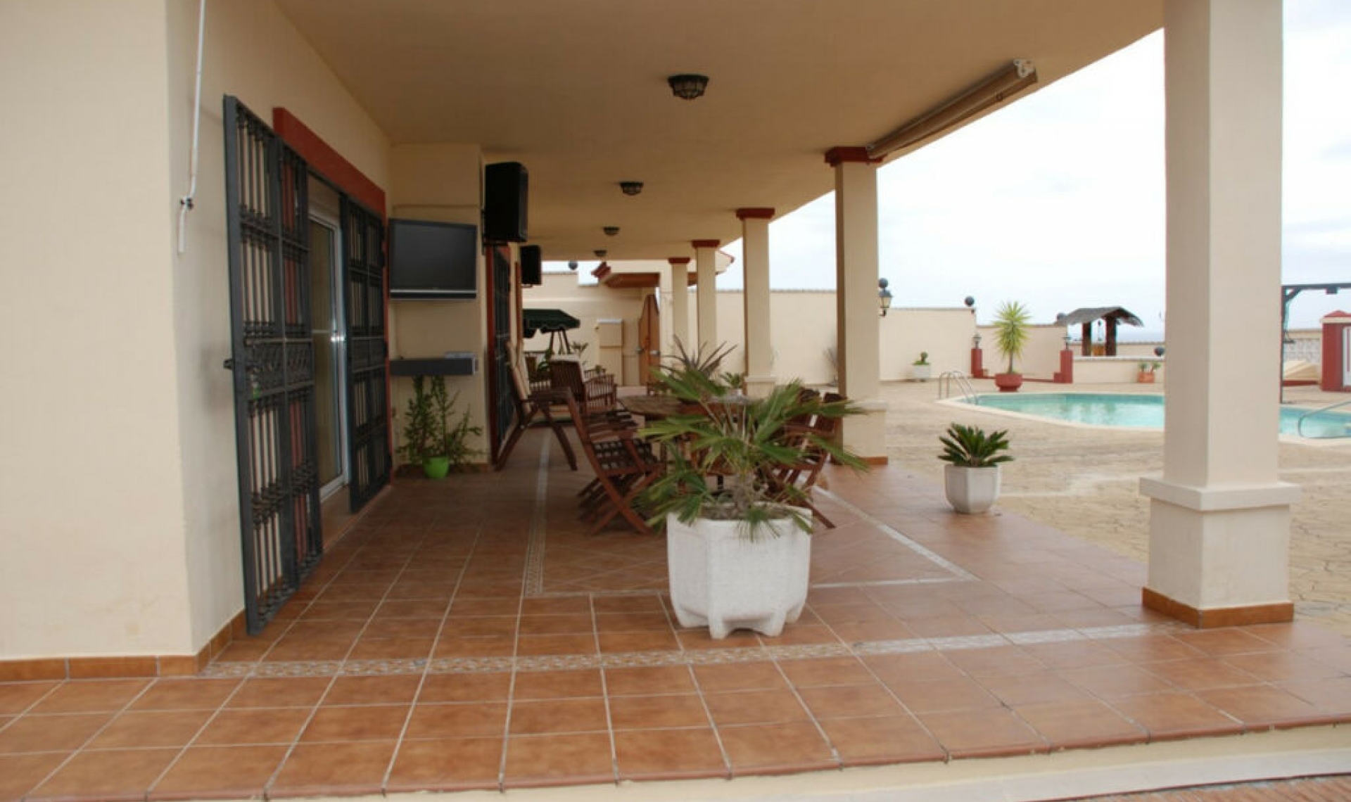 Resale - House -
Estepona