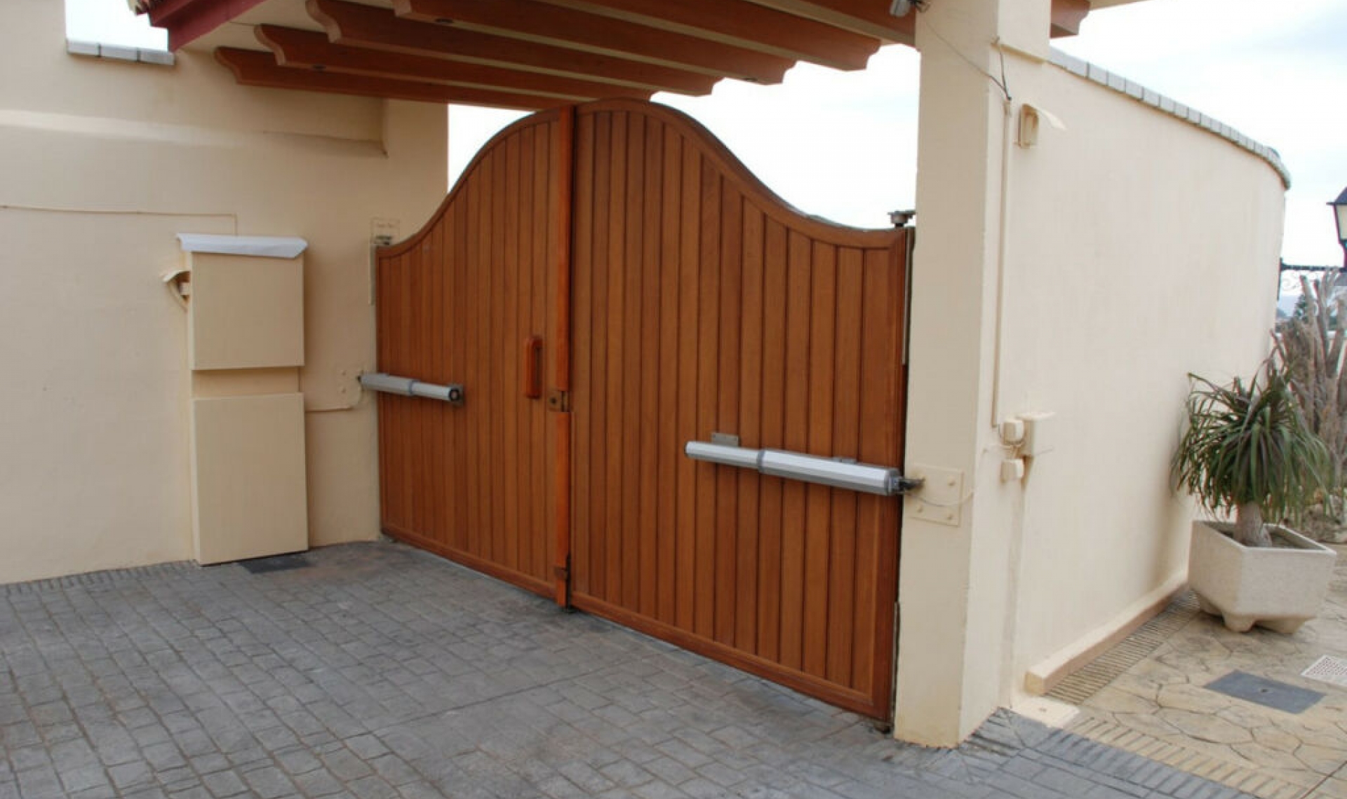 Resale - House -
Estepona