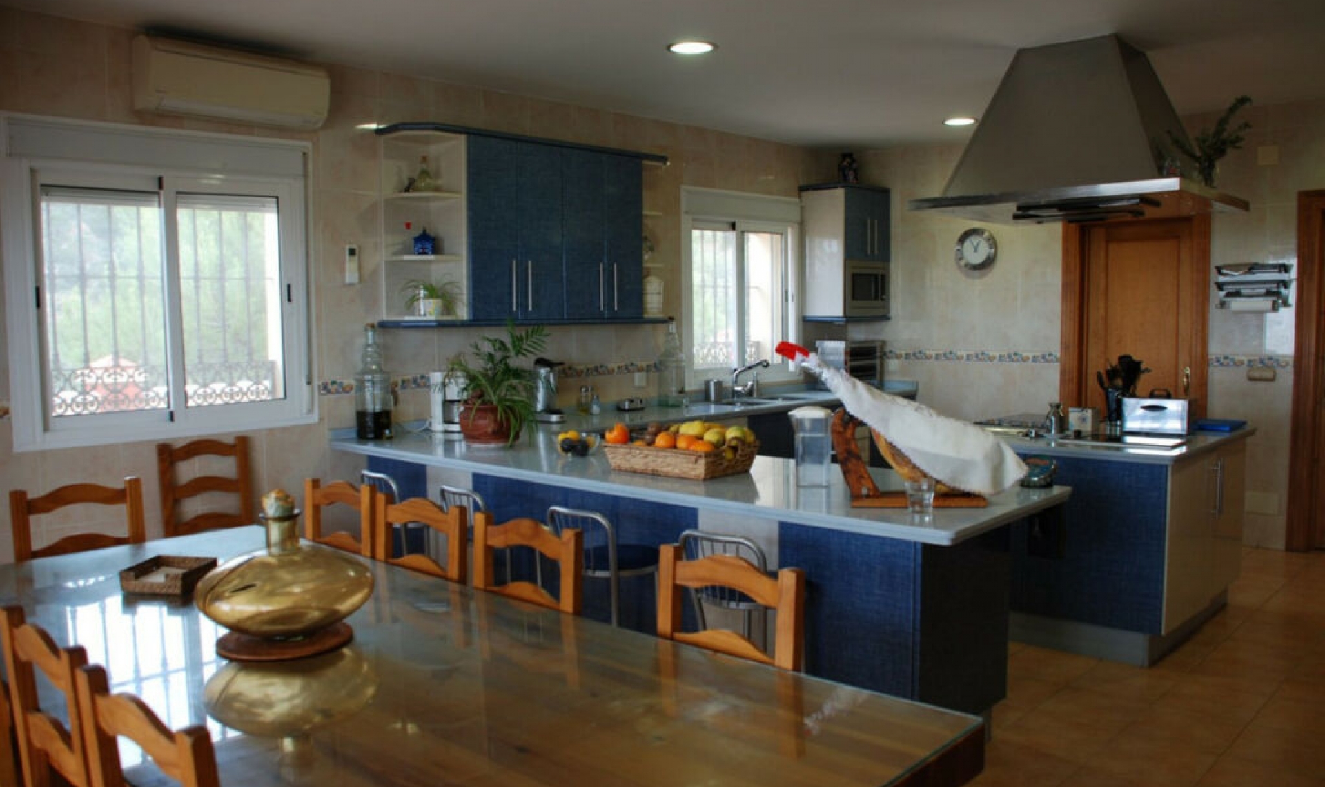 Resale - House -
Estepona