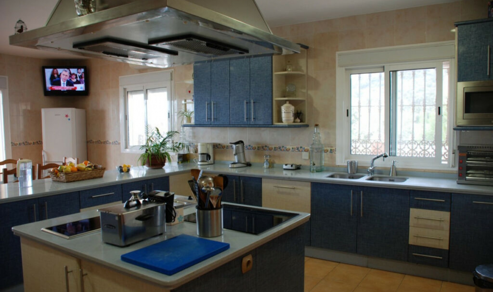 Resale - House -
Estepona