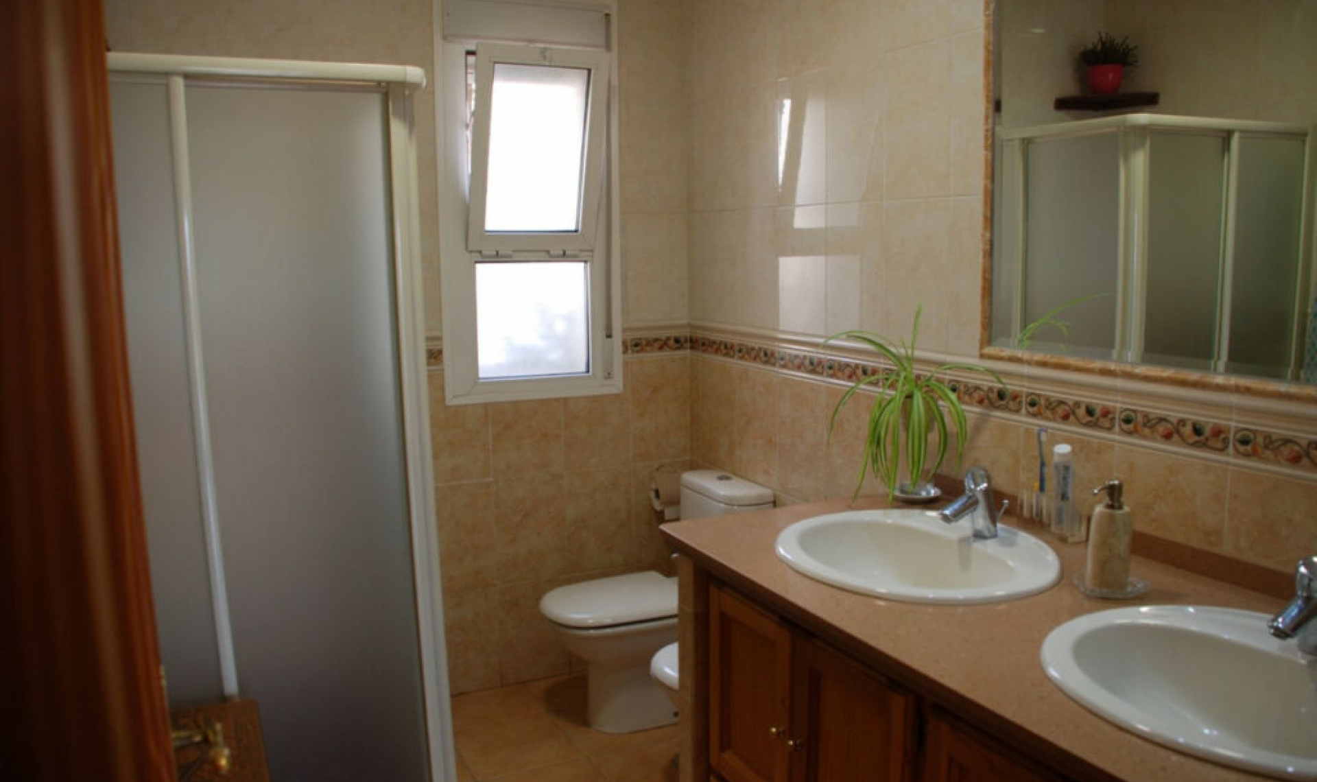 Resale - House -
Estepona