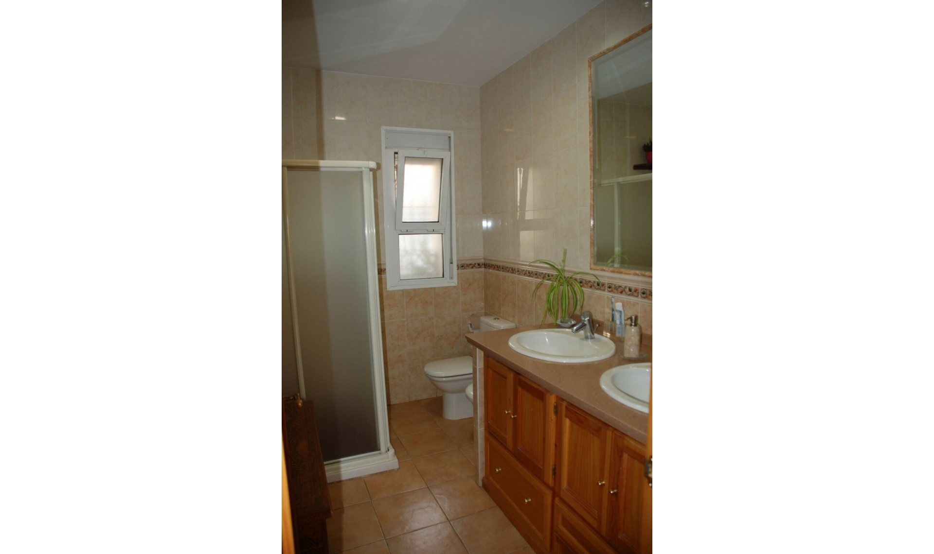 Resale - House -
Estepona