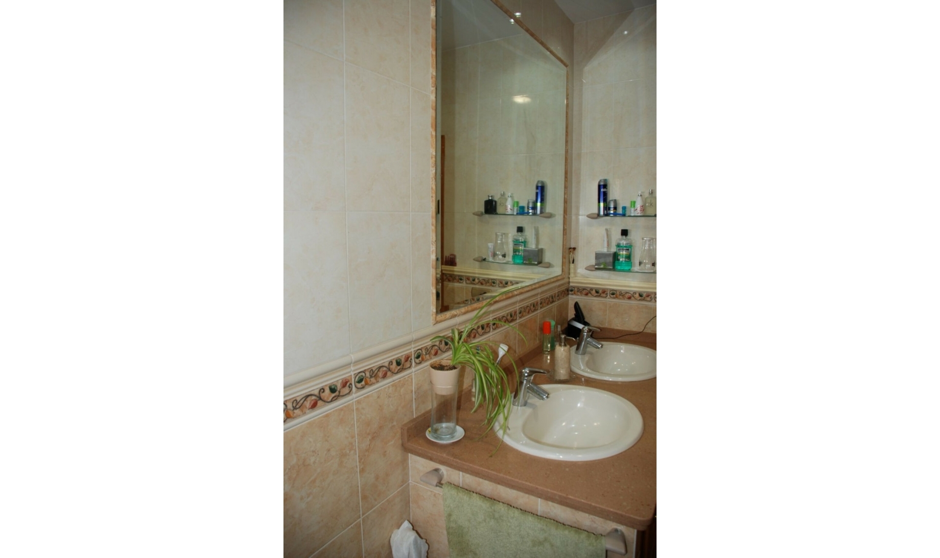 Resale - House -
Estepona