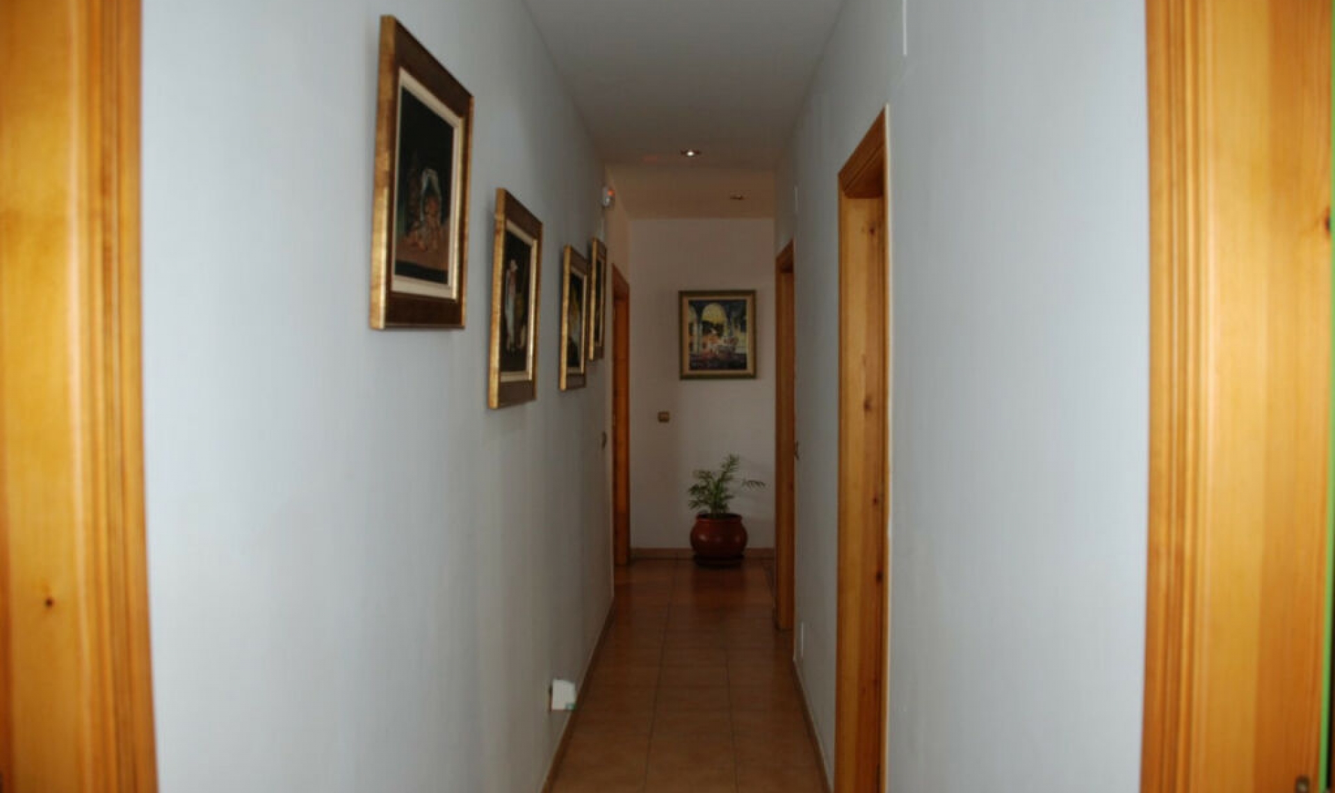 Resale - House -
Estepona
