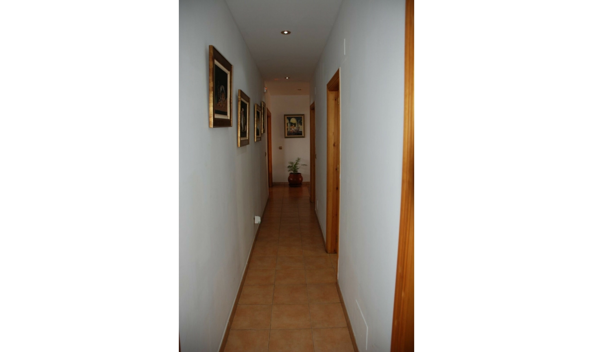 Resale - House -
Estepona