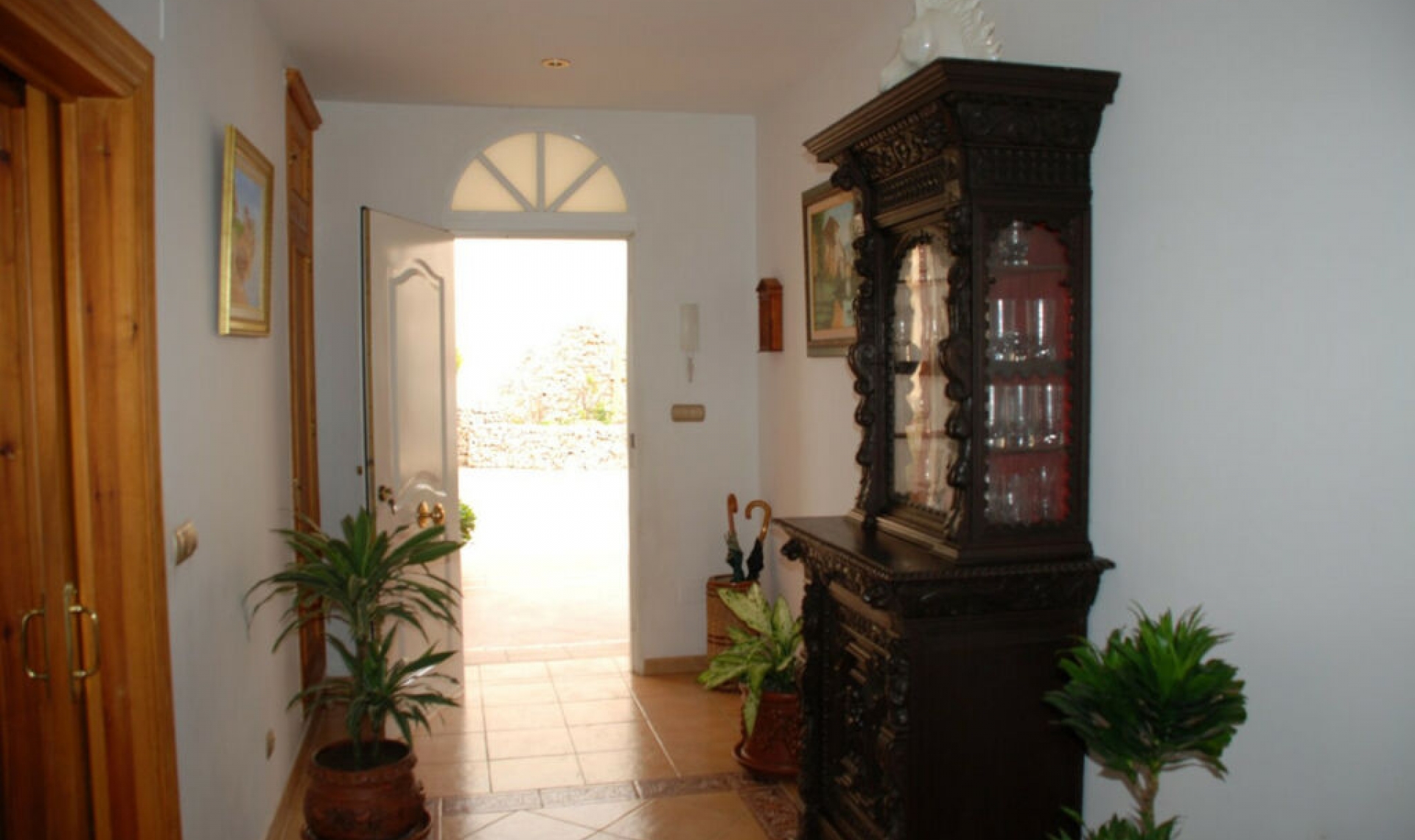Resale - House -
Estepona