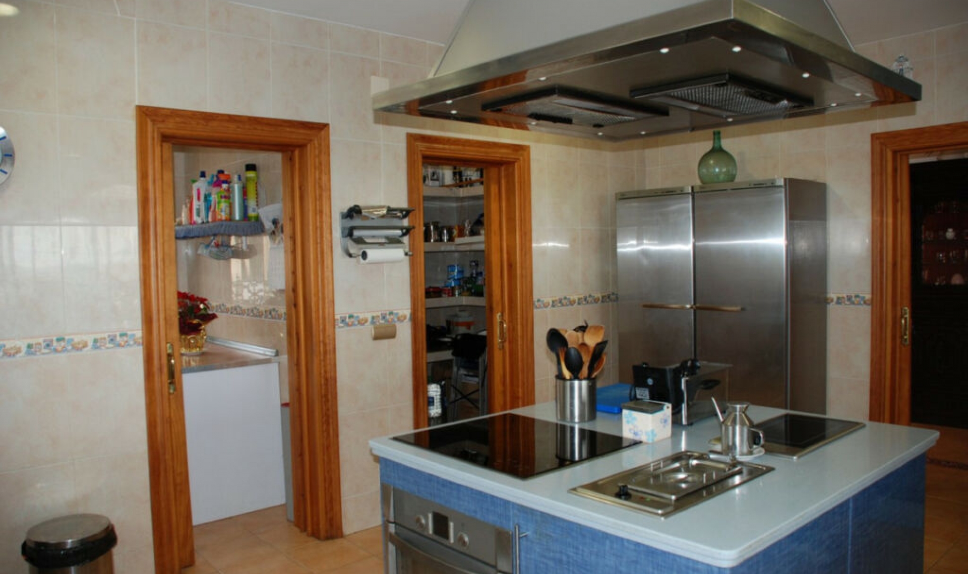 Resale - House -
Estepona
