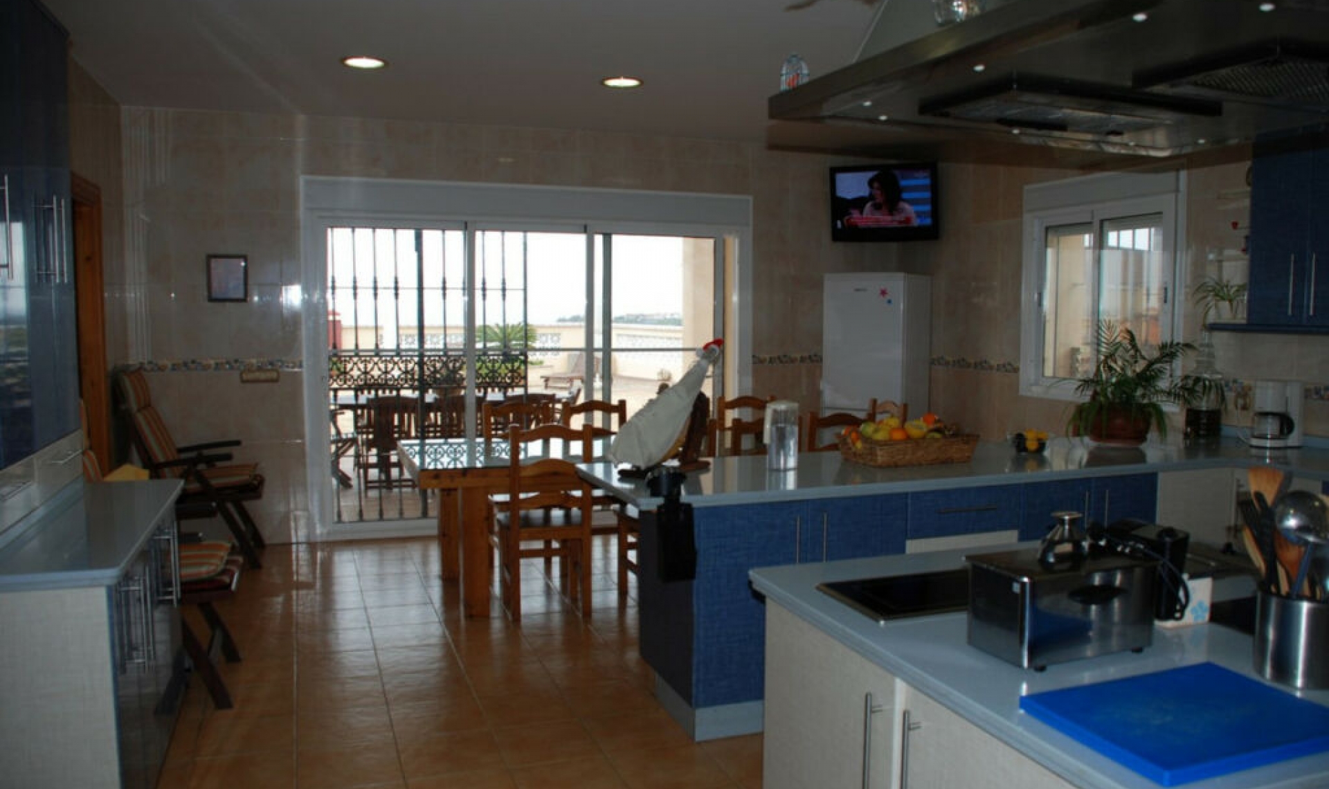 Resale - House -
Estepona