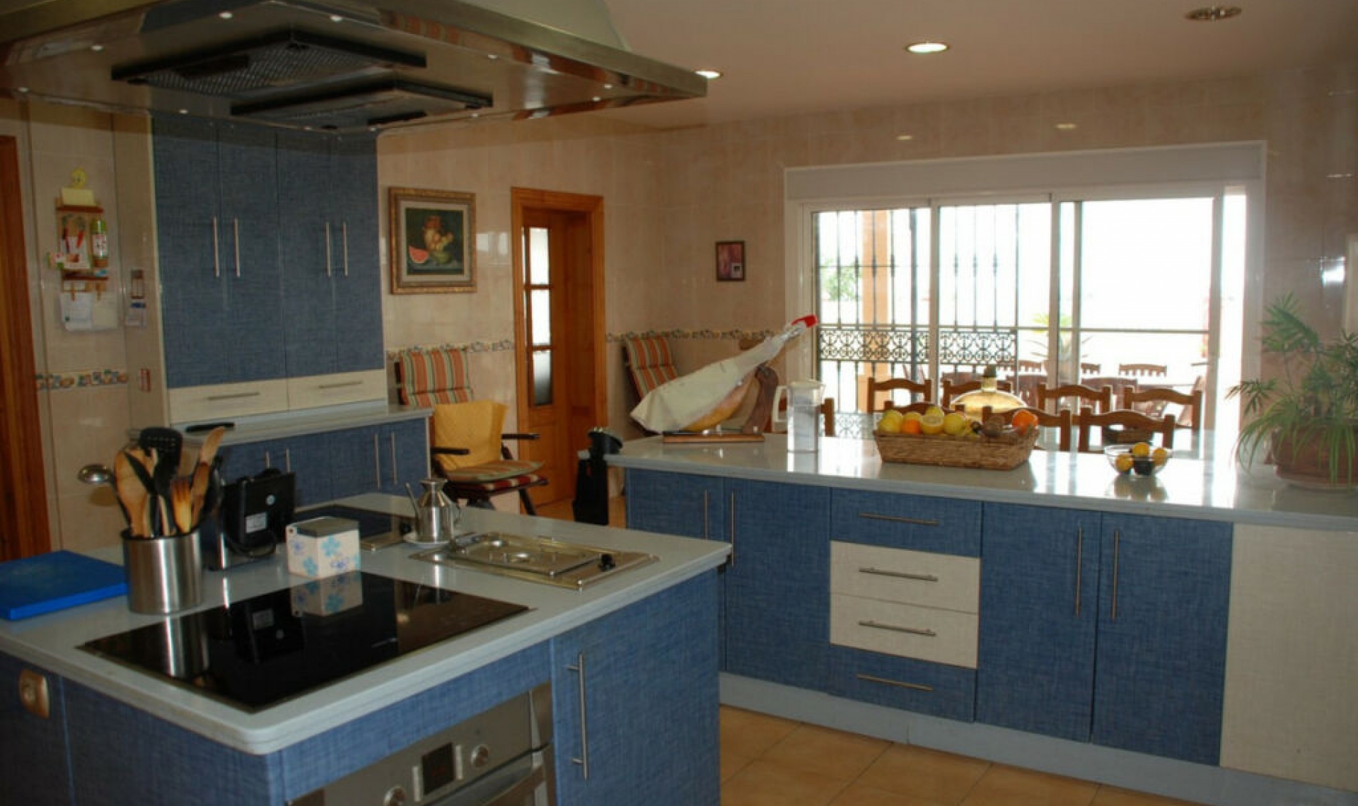 Resale - House -
Estepona