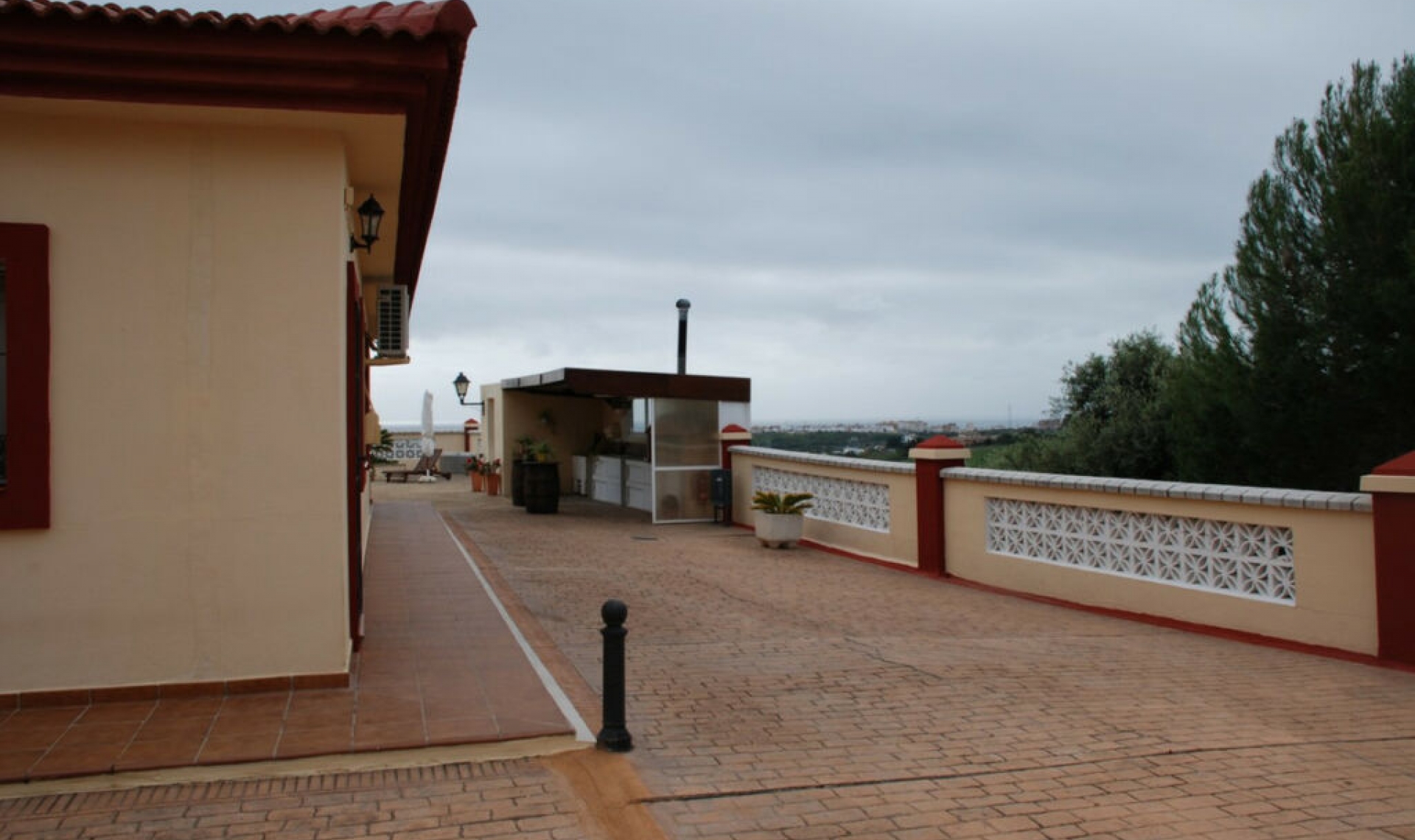 Resale - House -
Estepona