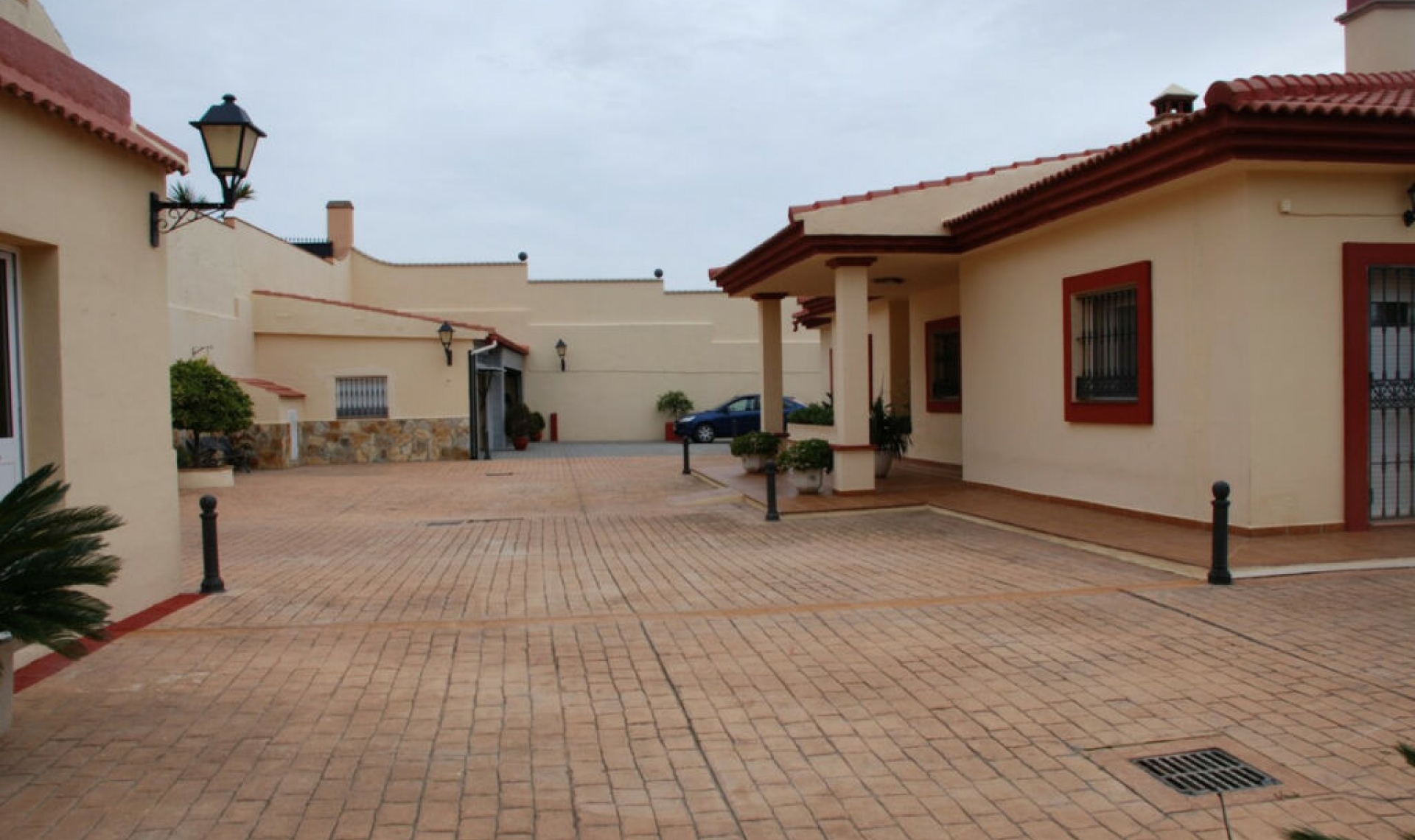 Resale - House -
Estepona