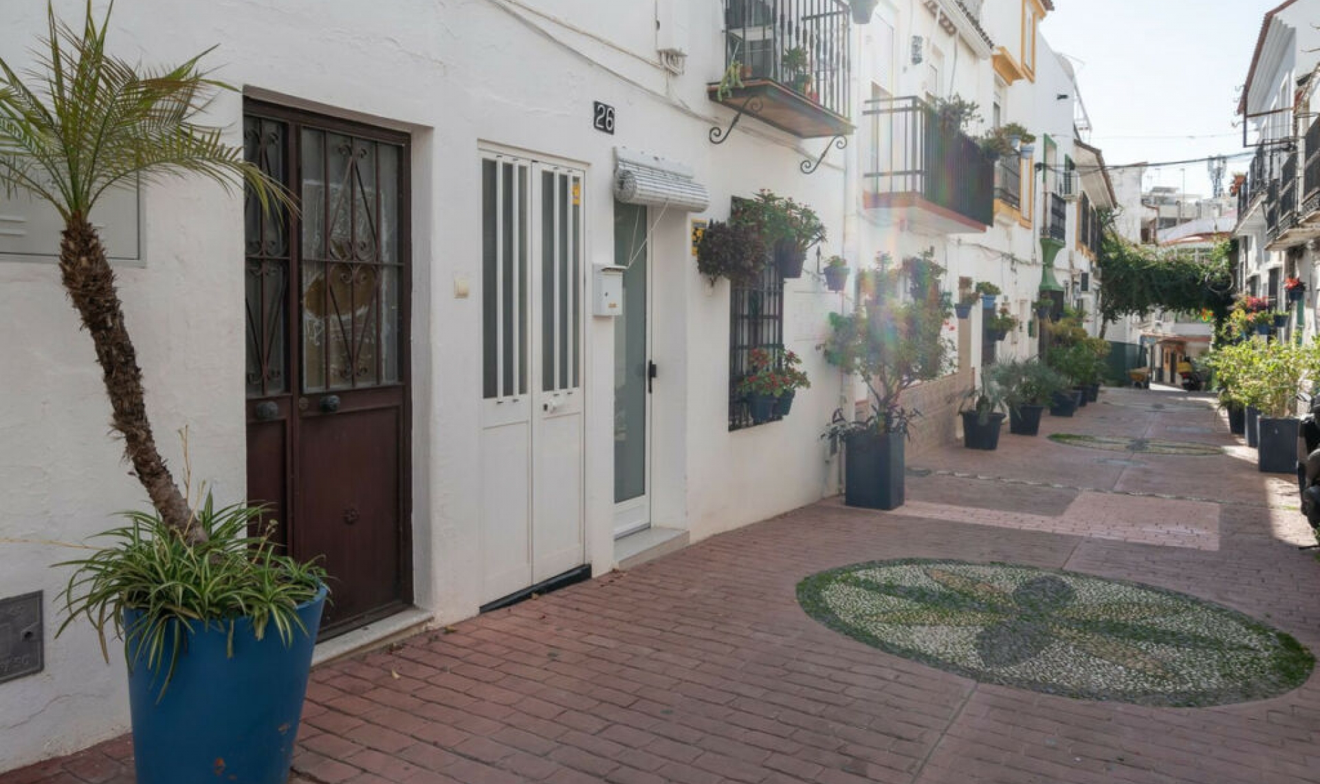 Resale - House -
Estepona