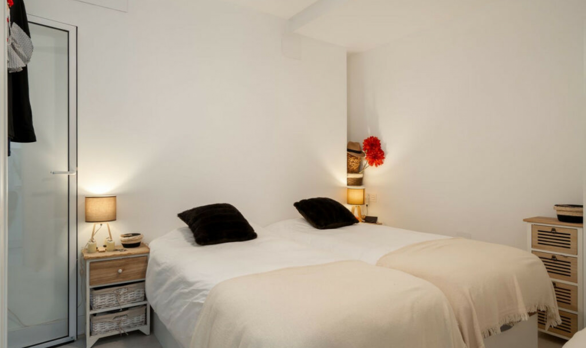 Resale - House -
Estepona