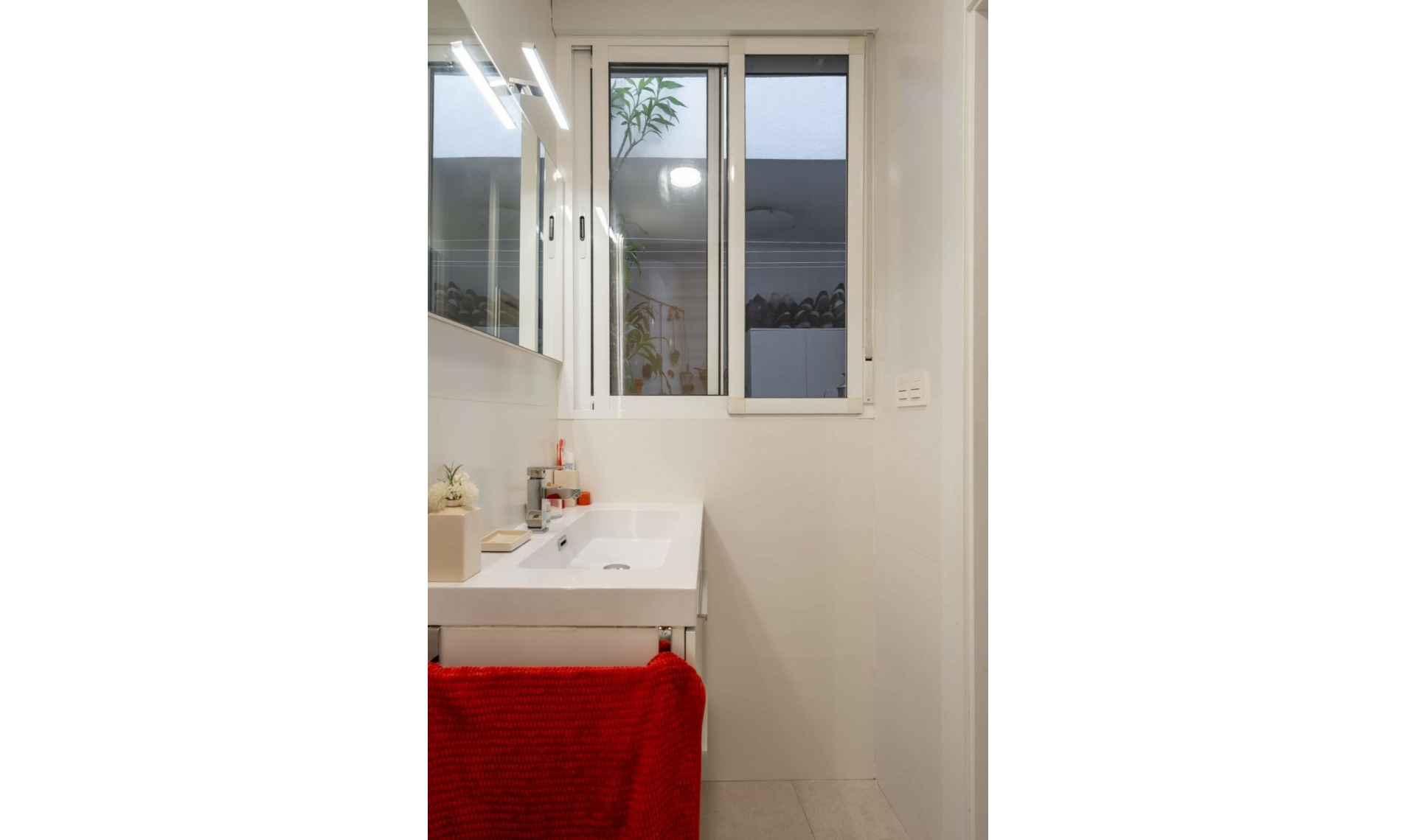 Resale - House -
Estepona
